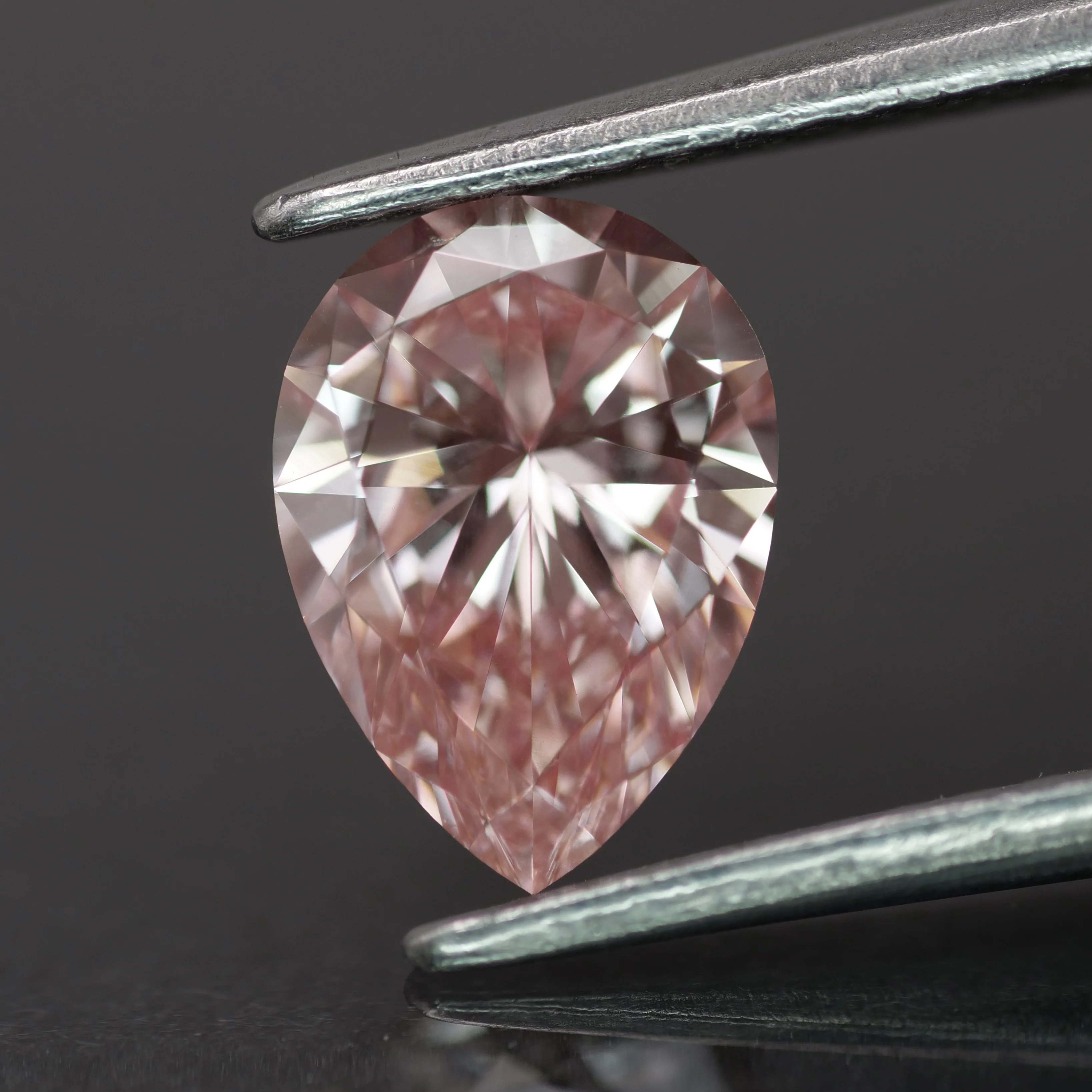 Lab grown diamond | IGI certified | pear-cut, *8x6mm, Fancy vivid pink color, VS2, *0.9ct