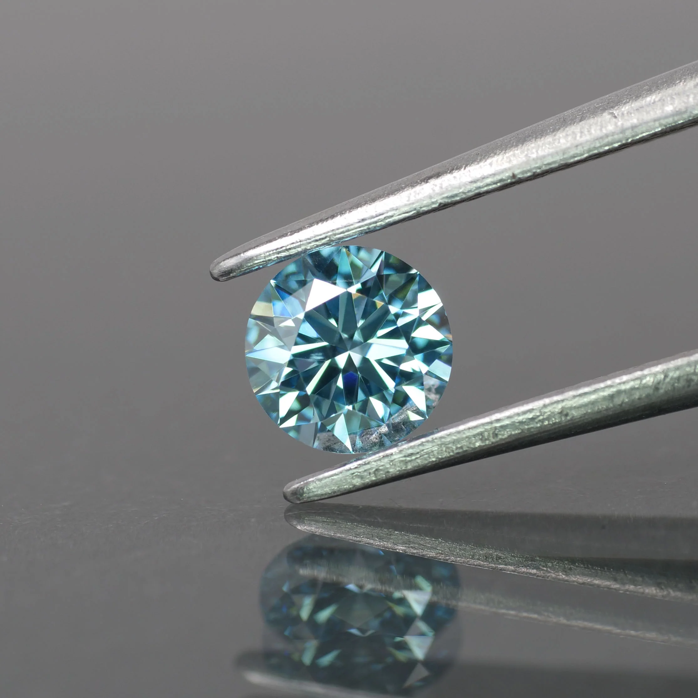 Lab grown diamond | IGI certified | round-cut, 5mm, Fancy vivid blue color, VS-VVS, *0.5ct