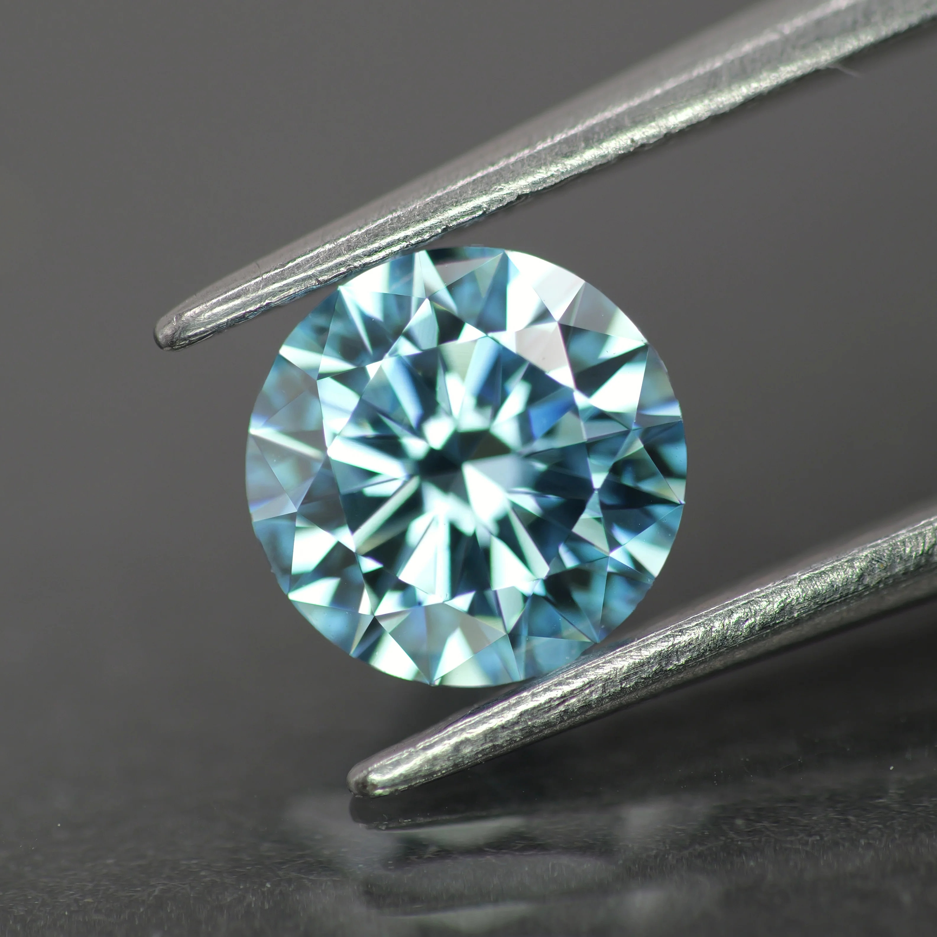 Lab grown diamond | IGI certified | round-cut, 6.5mm, Fancy vivid blue color, VS-VVS, *1ct