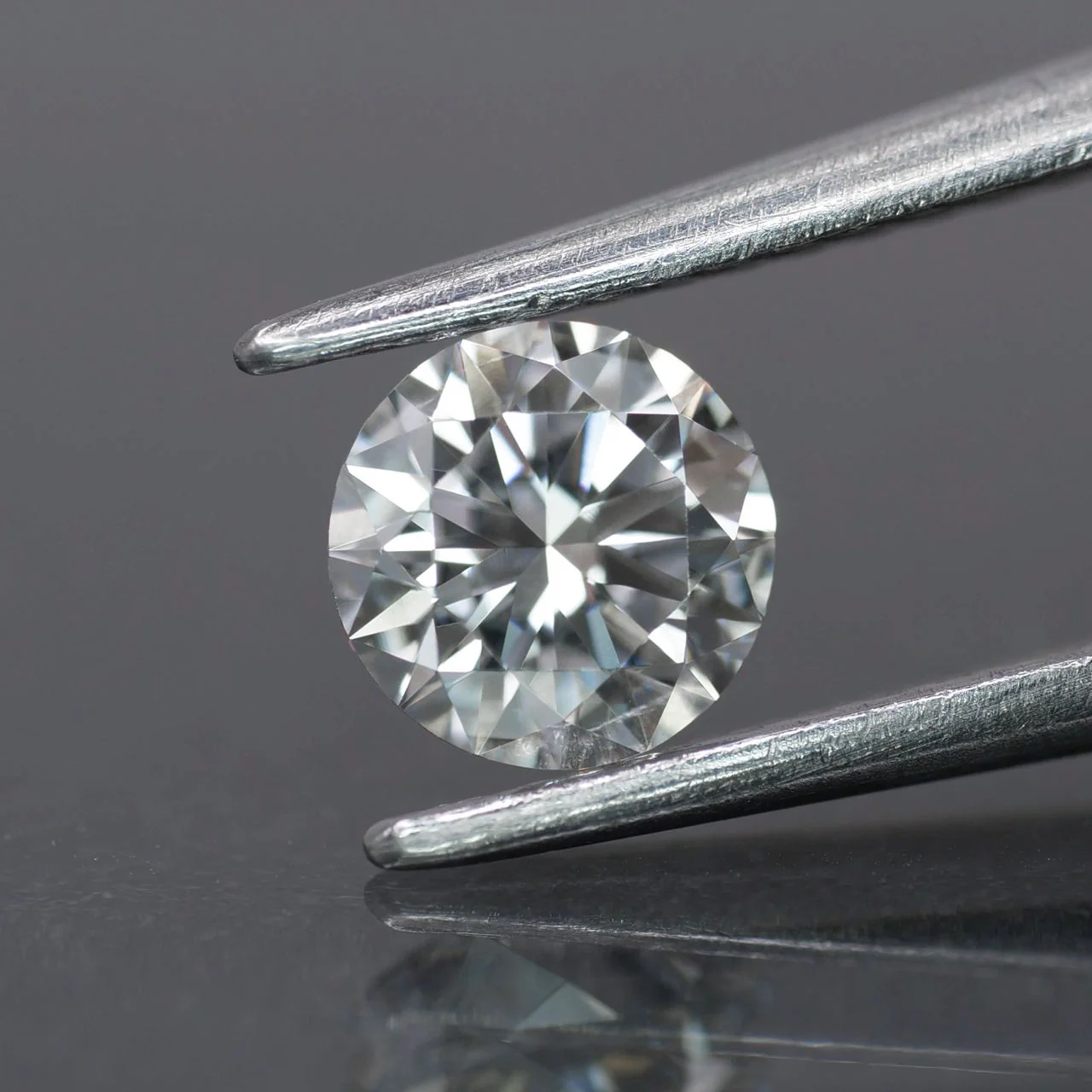 Lab grown diamond | IGI certified | round-cut, 6mm, D color, VVS2, 0.9ct