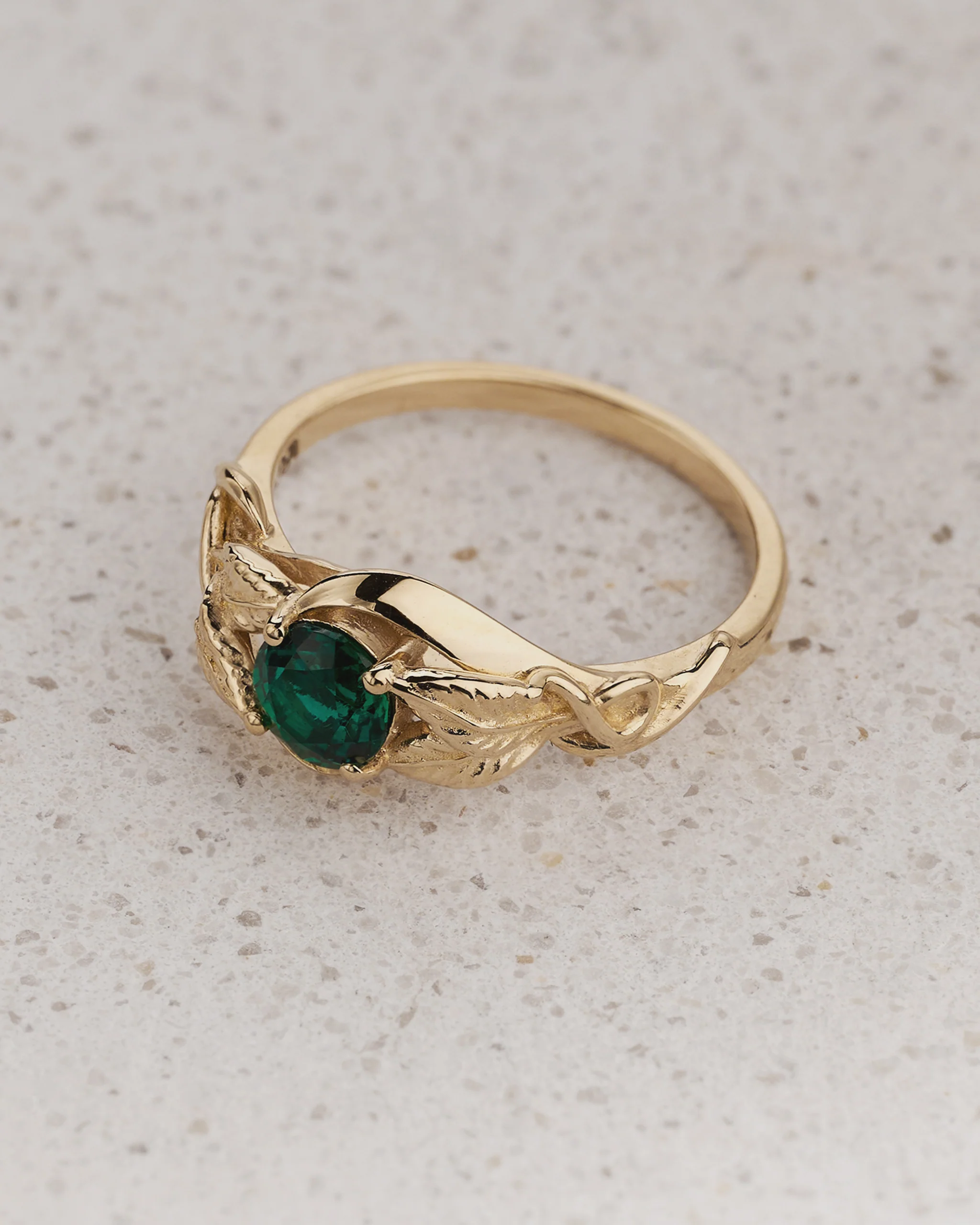 Leafy Engagement Ring with (Lab-grown) Round Emerald / Azalea - Image 4