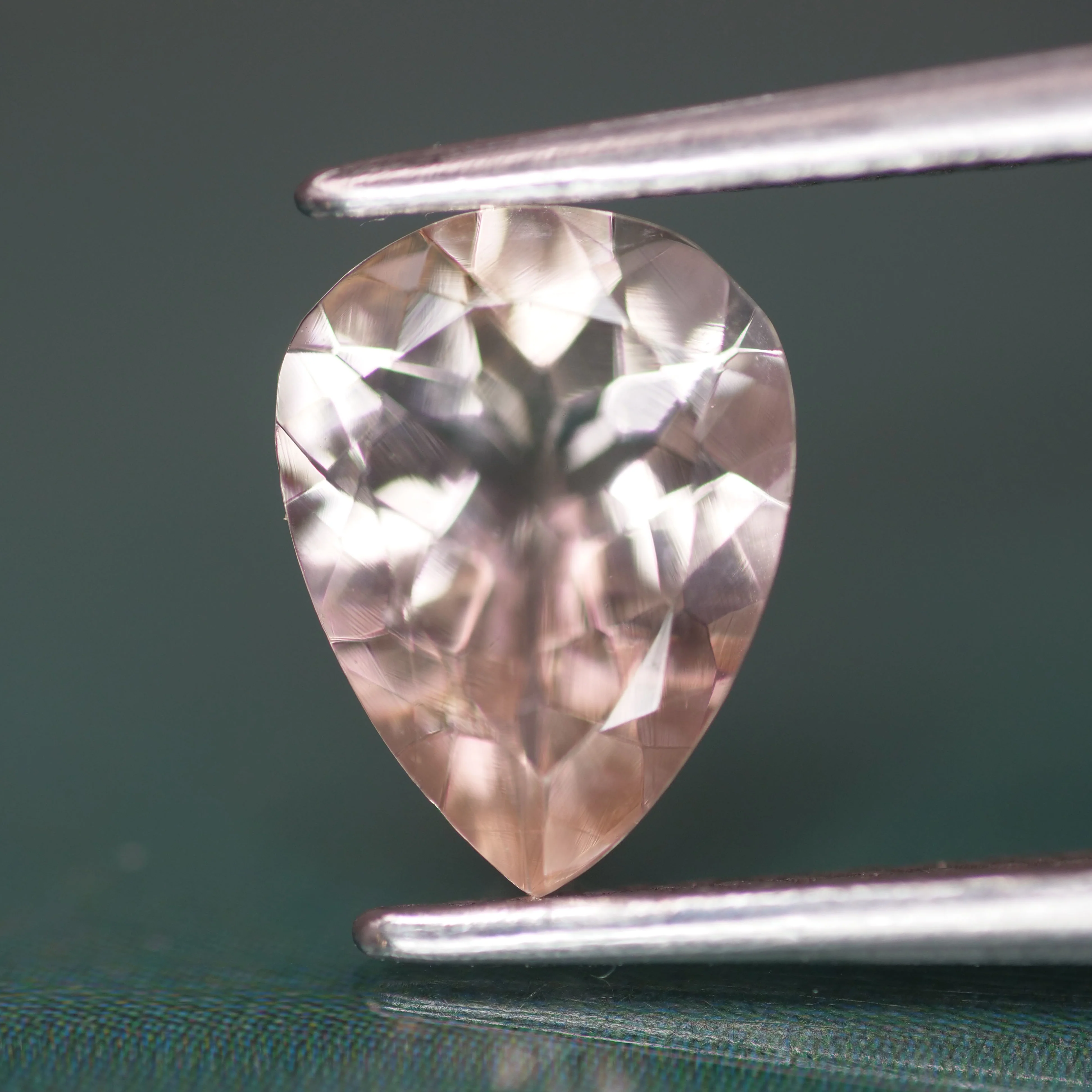 Morganite | natural, peach color, pear-cut, 8x6mm, 0.9ct, Madagascar