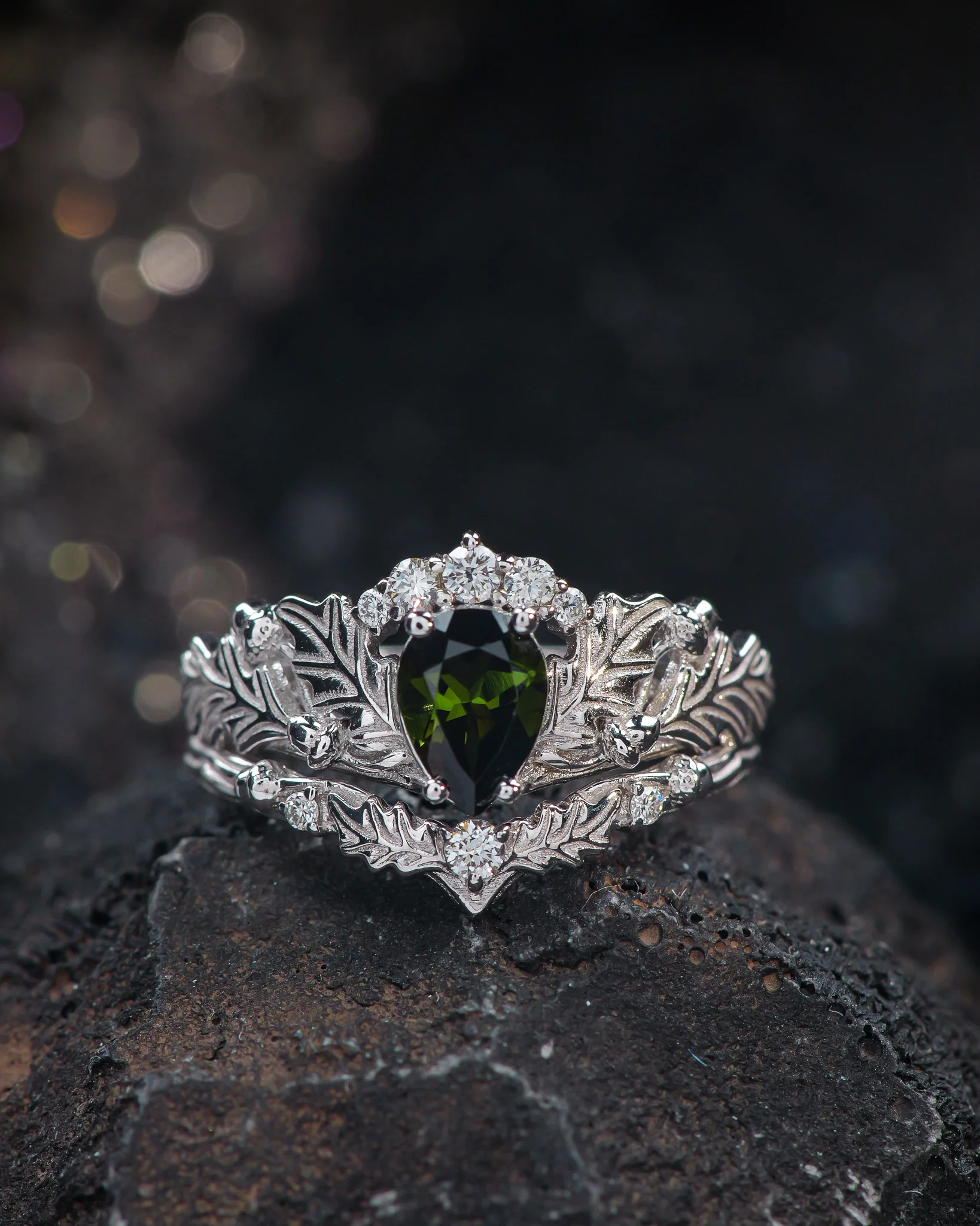 Natural tourmaline oak leaves bridal ring set, nature inspired engagement and wedding rings / Royal Oak