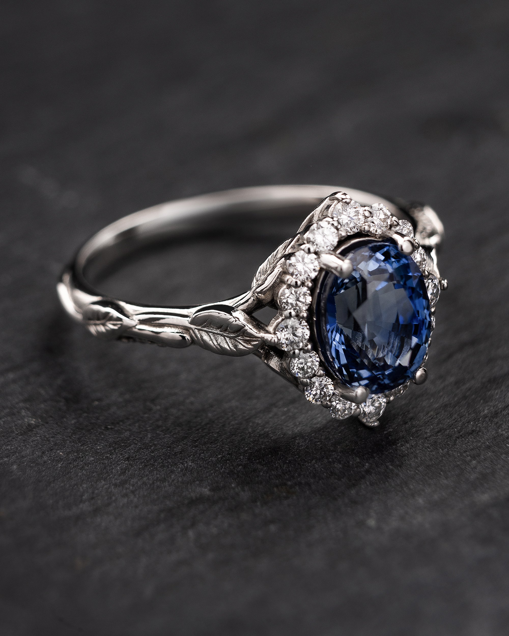 Nature inspired bridal ring set with natural blue sapphire and diamonds / Florentina - Image 4
