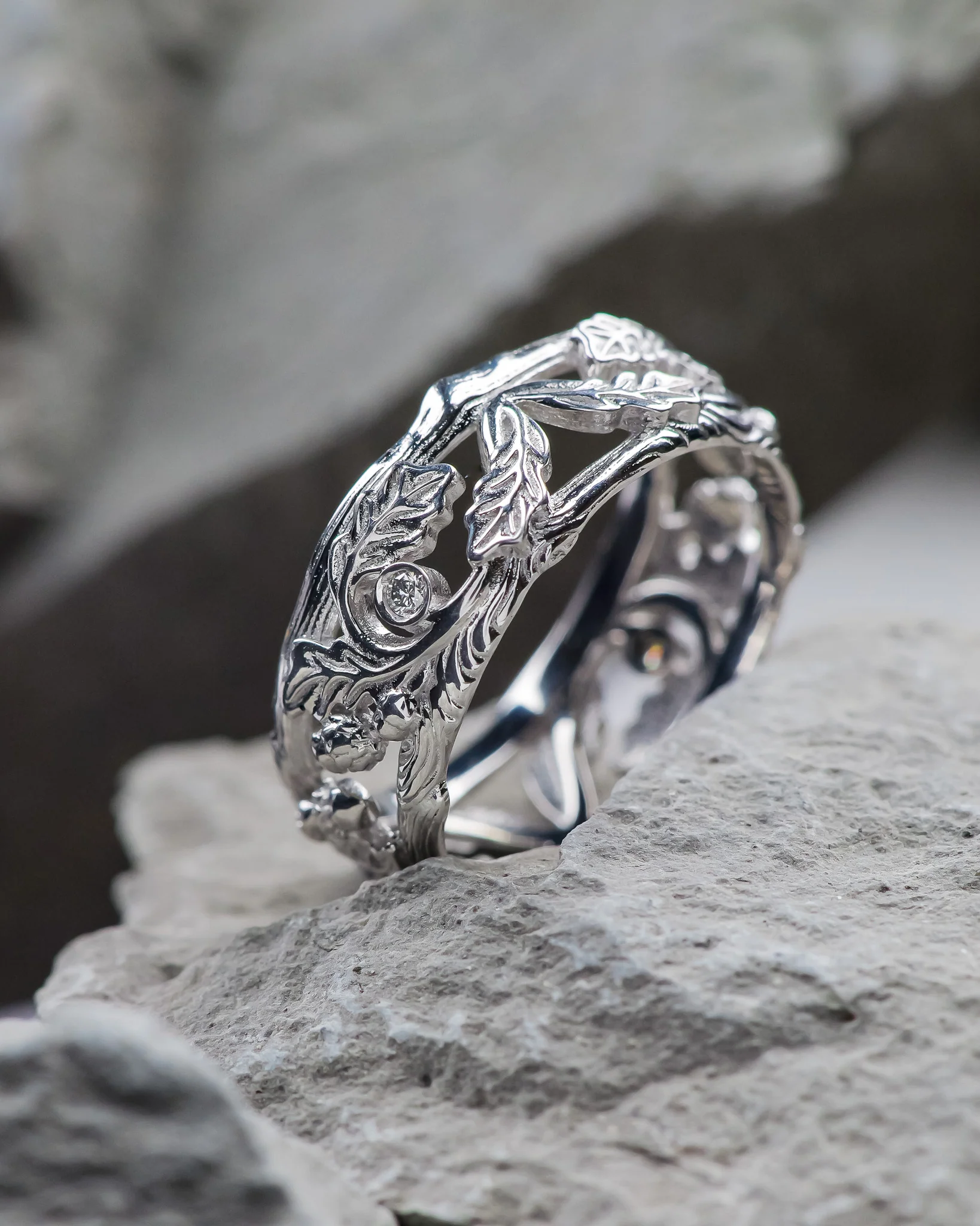 Oak leaves wedding band with diamonds and acorns, nature inspired wedding ring for man - Image 2