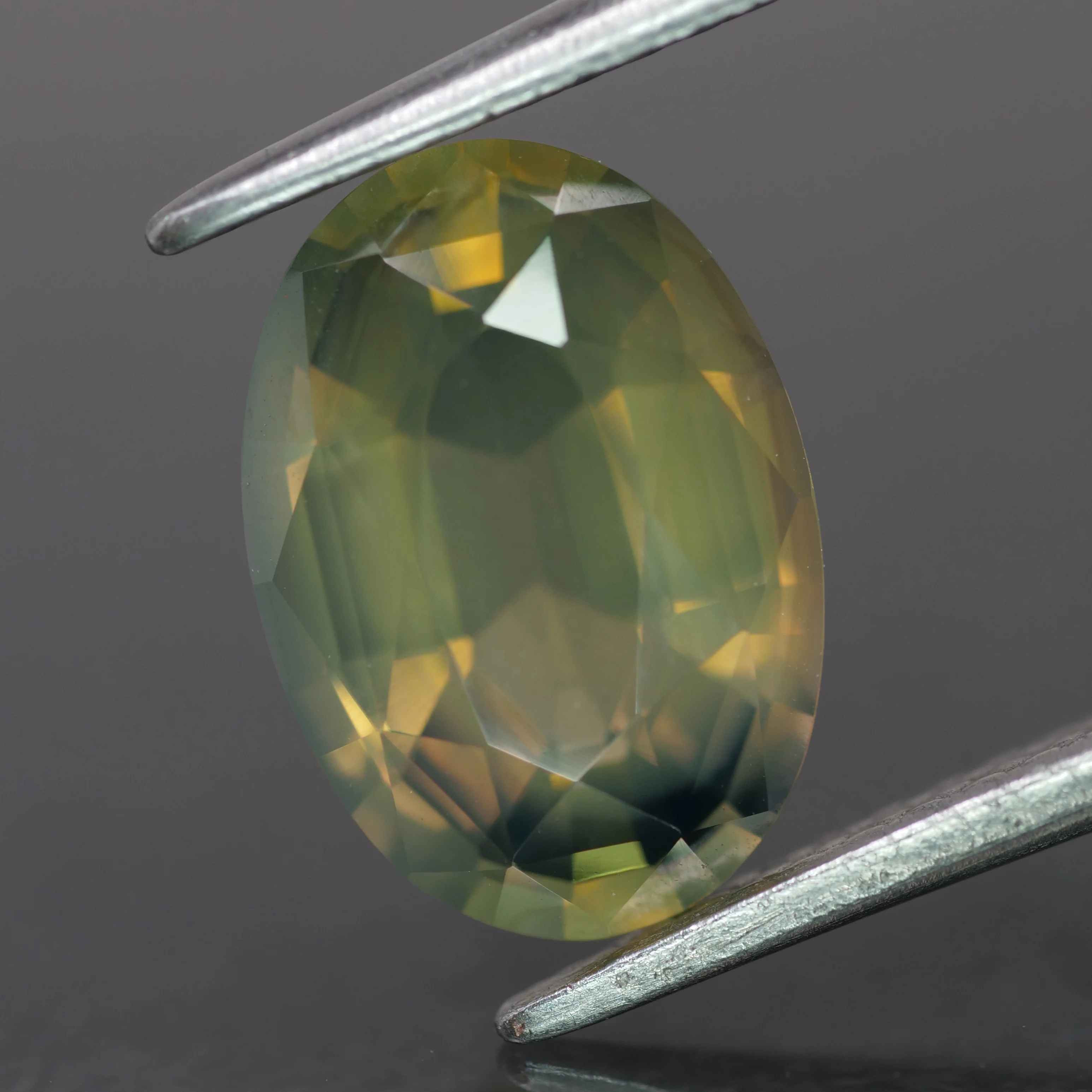 Opalescent Sapphire | natural, hazy waves: yellowish green color, oval-cut, 10x7mm, *2.5ct - Image 2