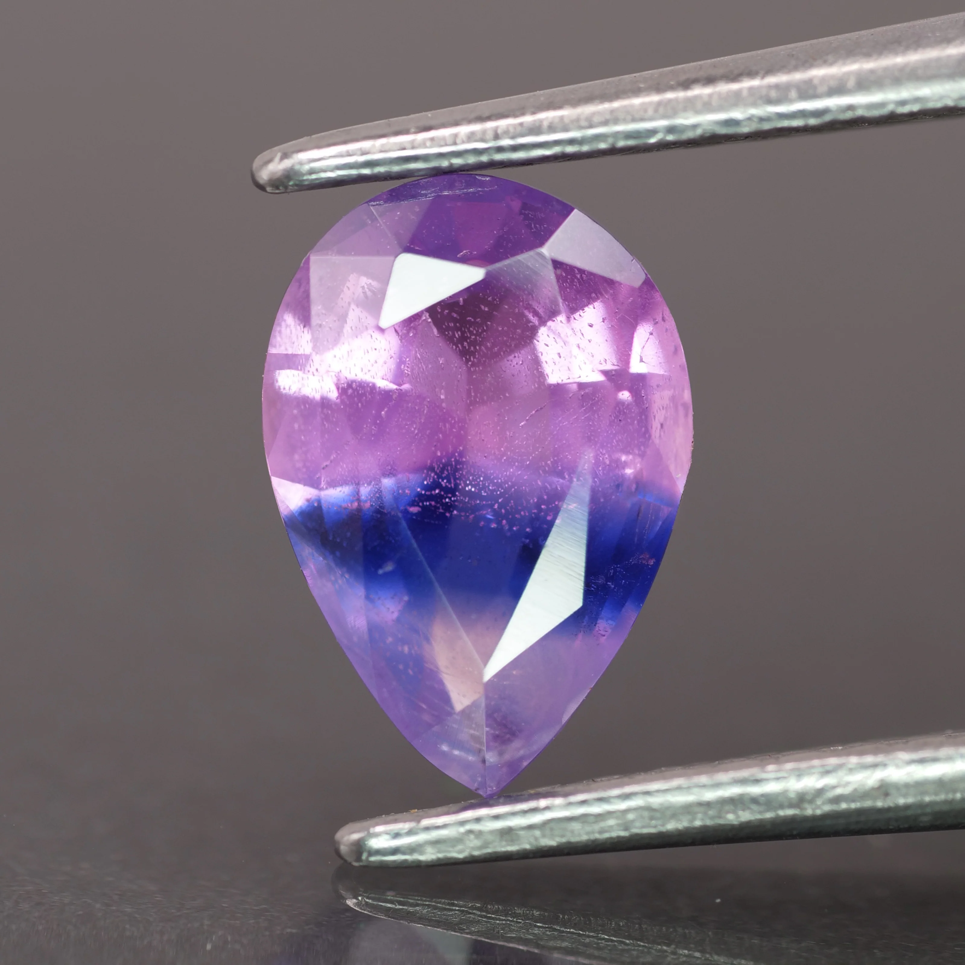 Opalescent sapphire | natural, pink & blue color, pear-cut, *8x5.5mm, 1.1ct