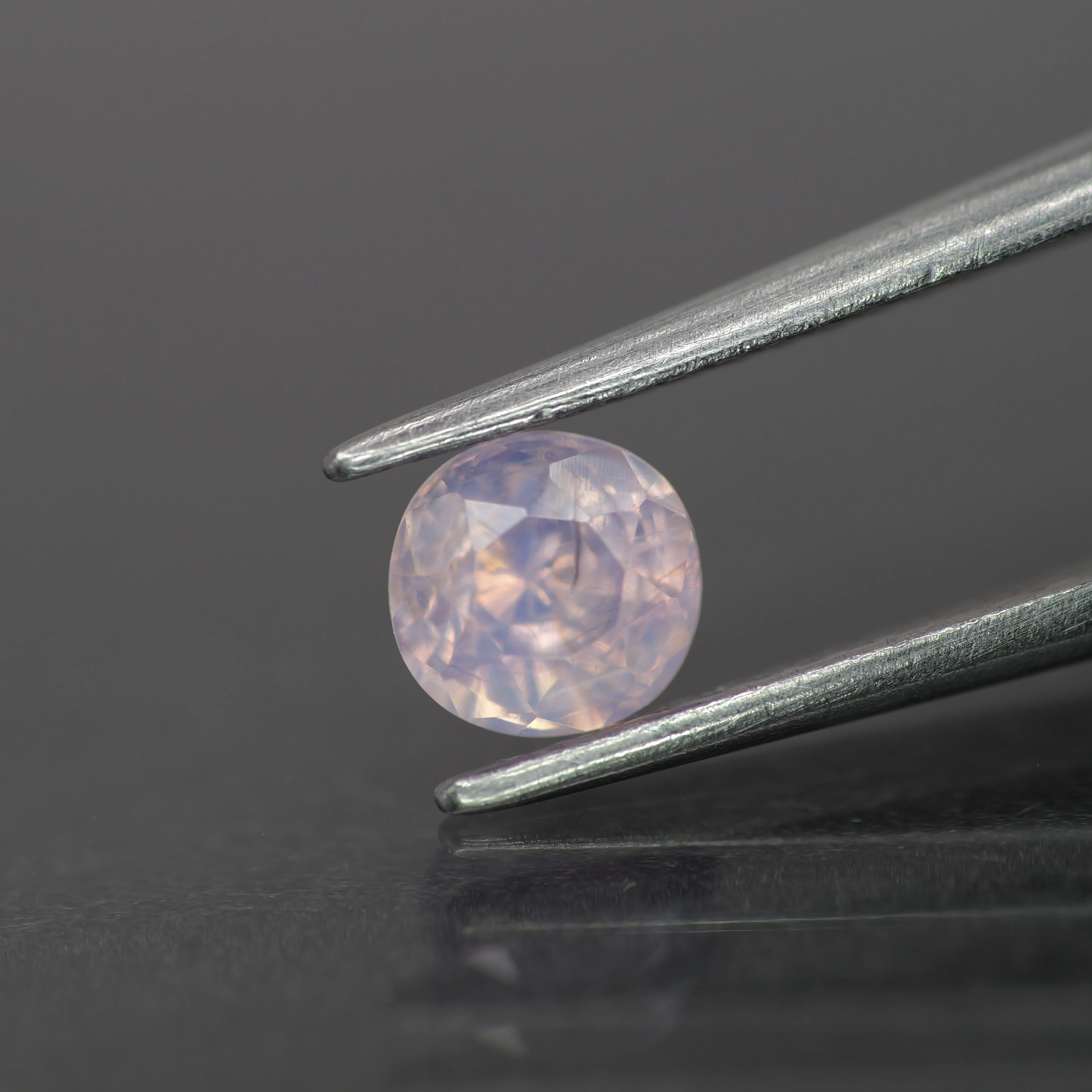 Opalescent sapphire | natural, pink color, round-cut, *5mm, *0.6ct