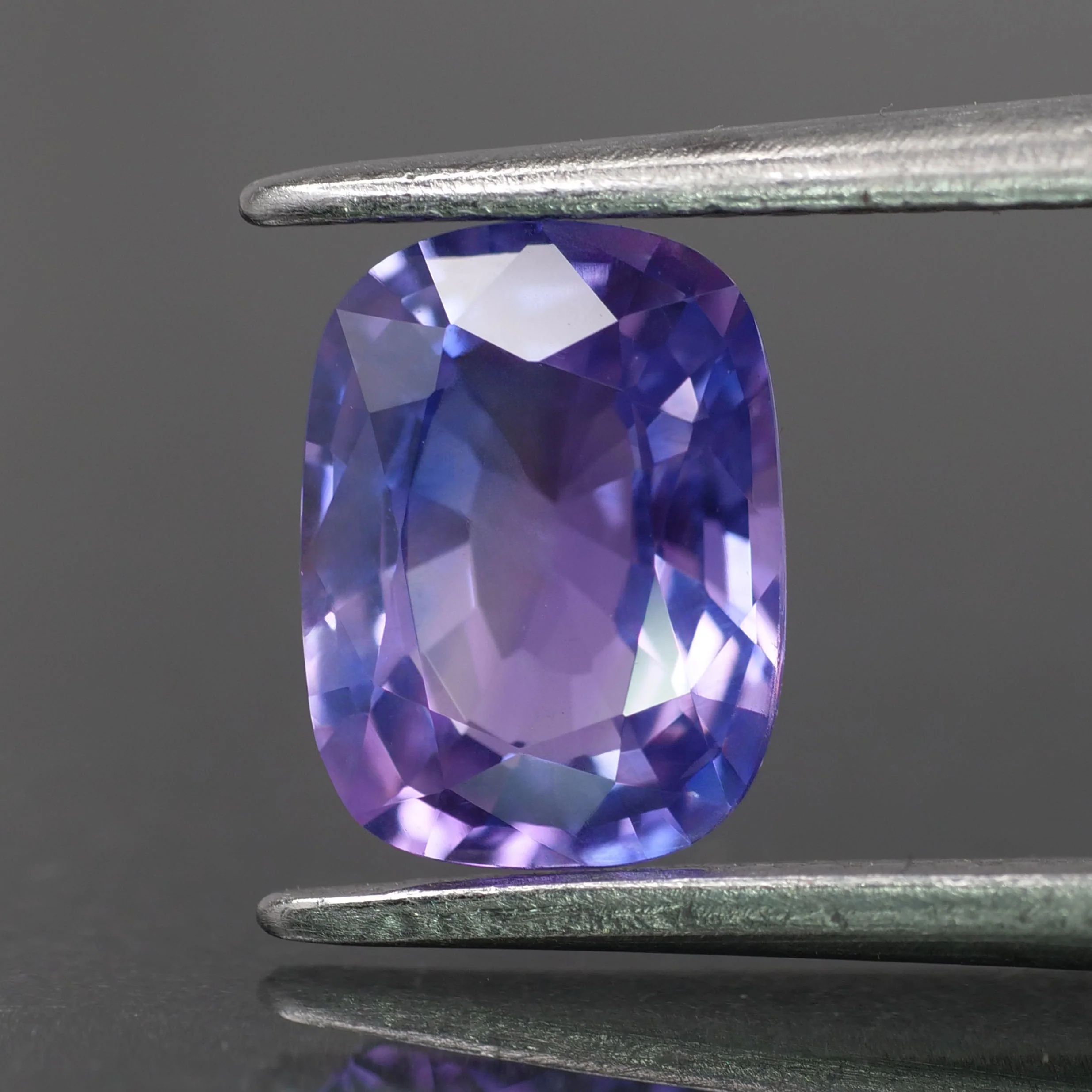 Opalescent sapphire | natural, pinkish purple color, cushion-cut, *8x6mm, 1.45ct