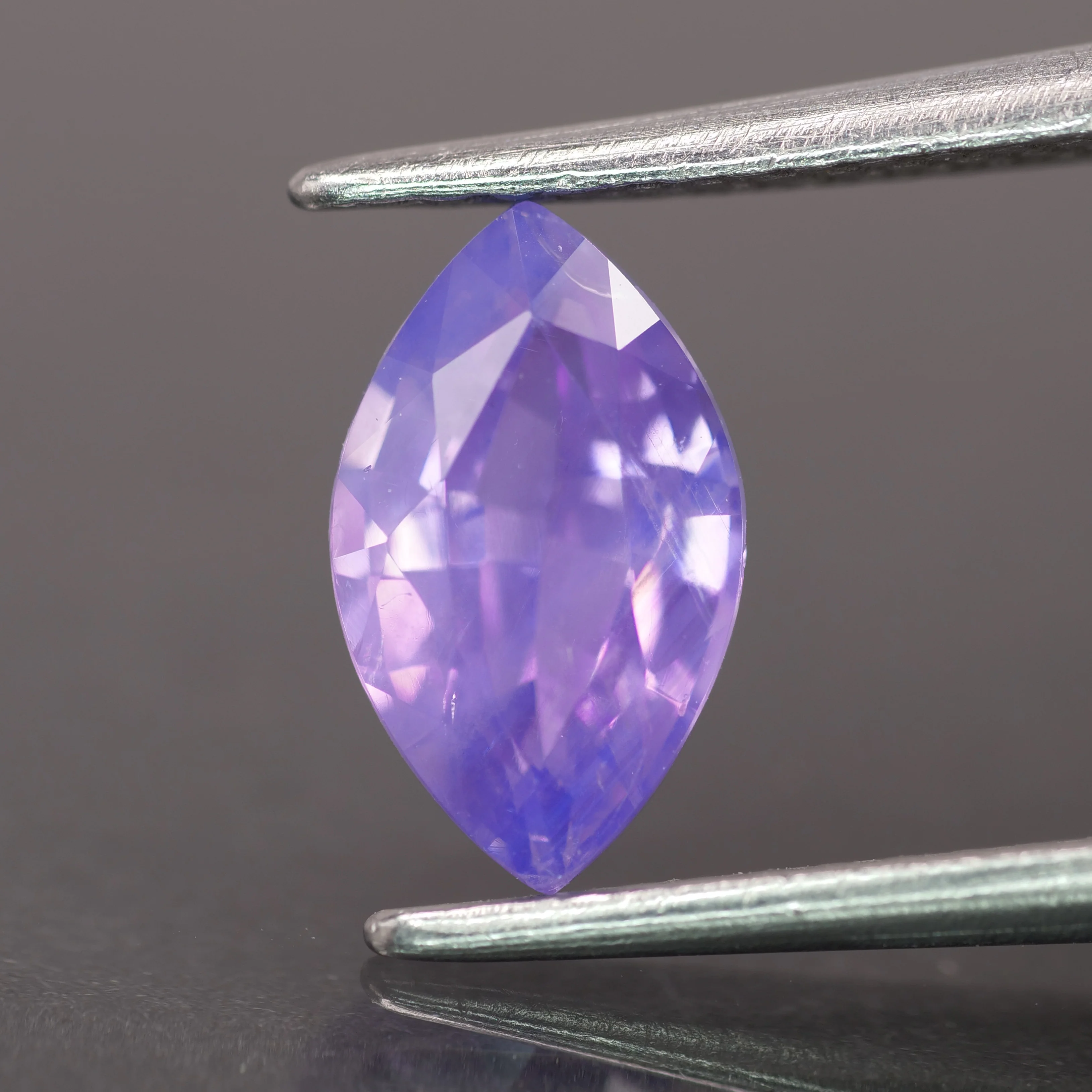 Opalescent sapphire | natural, pinkish purple color, marquise-cut, 8.5x5mm, *1.2ct