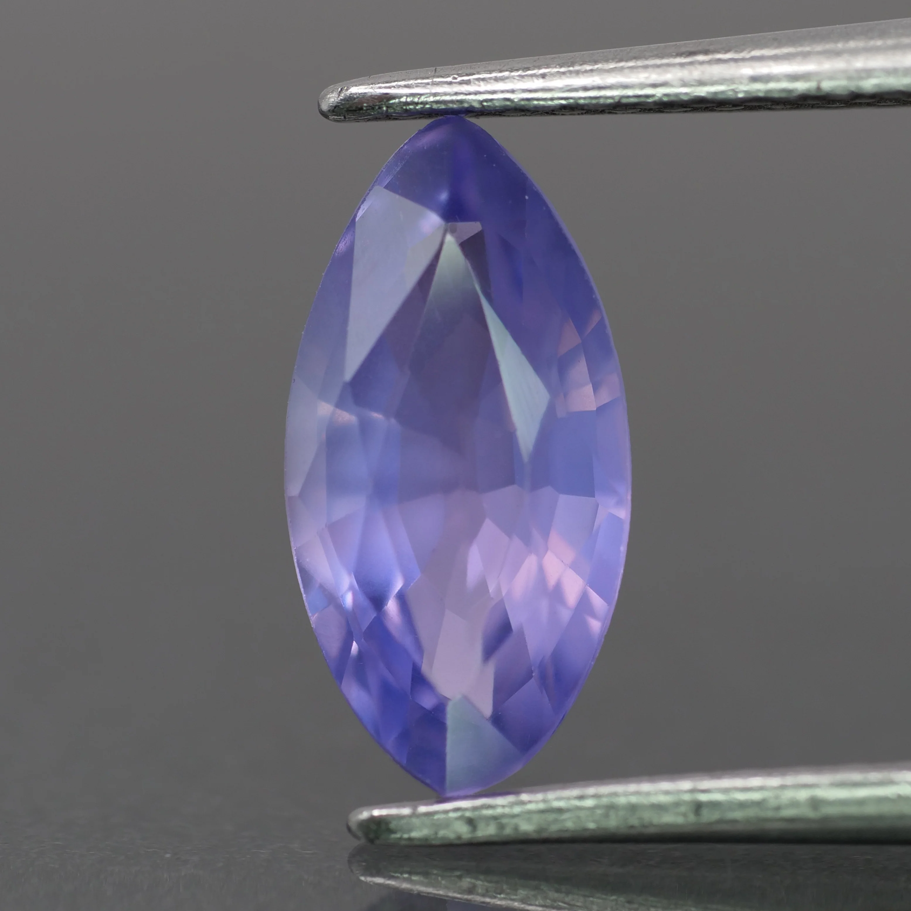 Opalescent sapphire | natural, pinkish purple color, marquise-cut, *10x5mm, 1.3ct