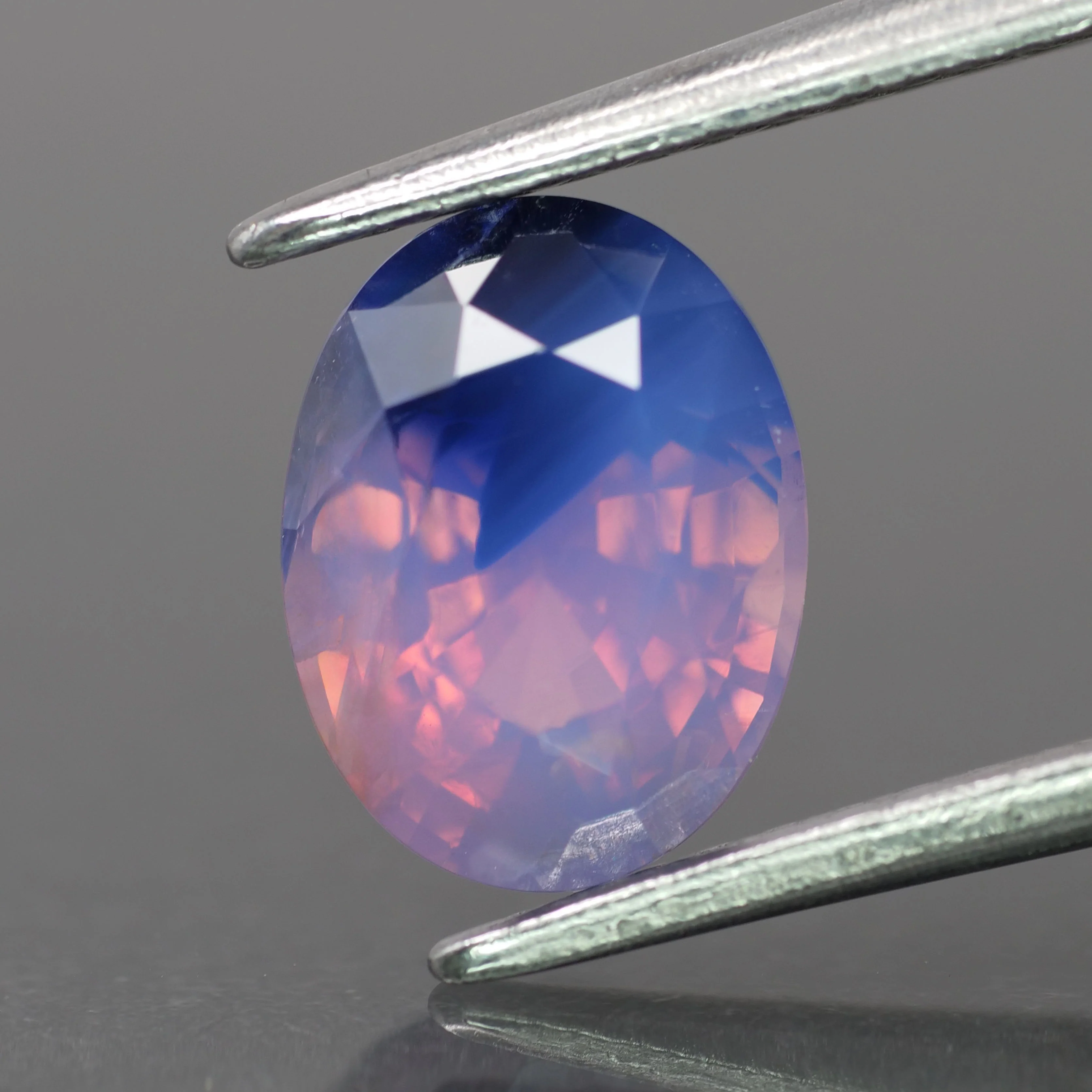 Opalescent sapphire | natural, purplish pink color, oval-cut, 8x6mm, 1.6ct