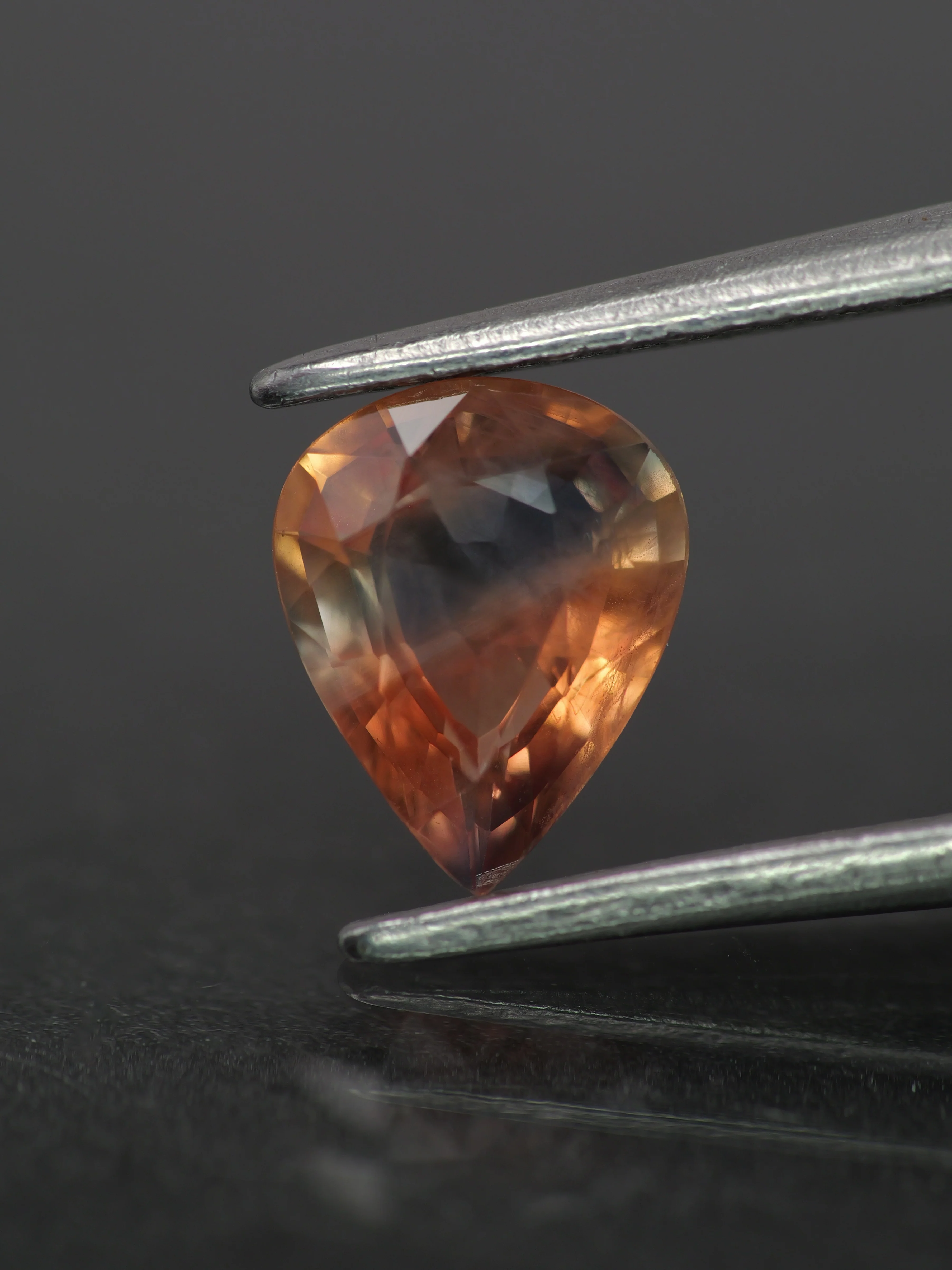 Parti Sapphire | natural, bi-color: orange & blue, pear-cut, 7x5.5mm, 0.85ct, Madagascar