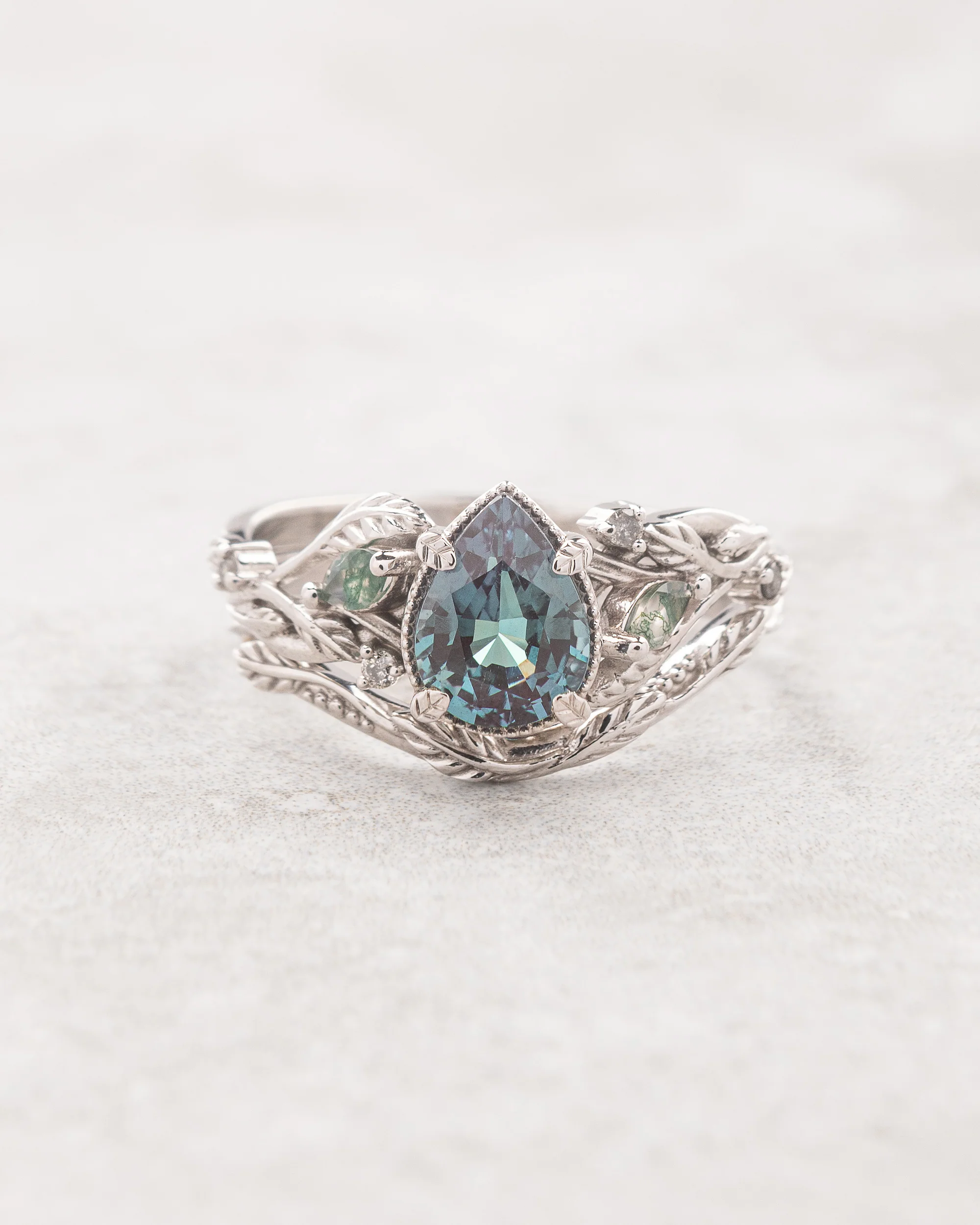 Patricia asymmetric | custom bridal ring set for pear cut gemstone 8x6 mm - Image 2