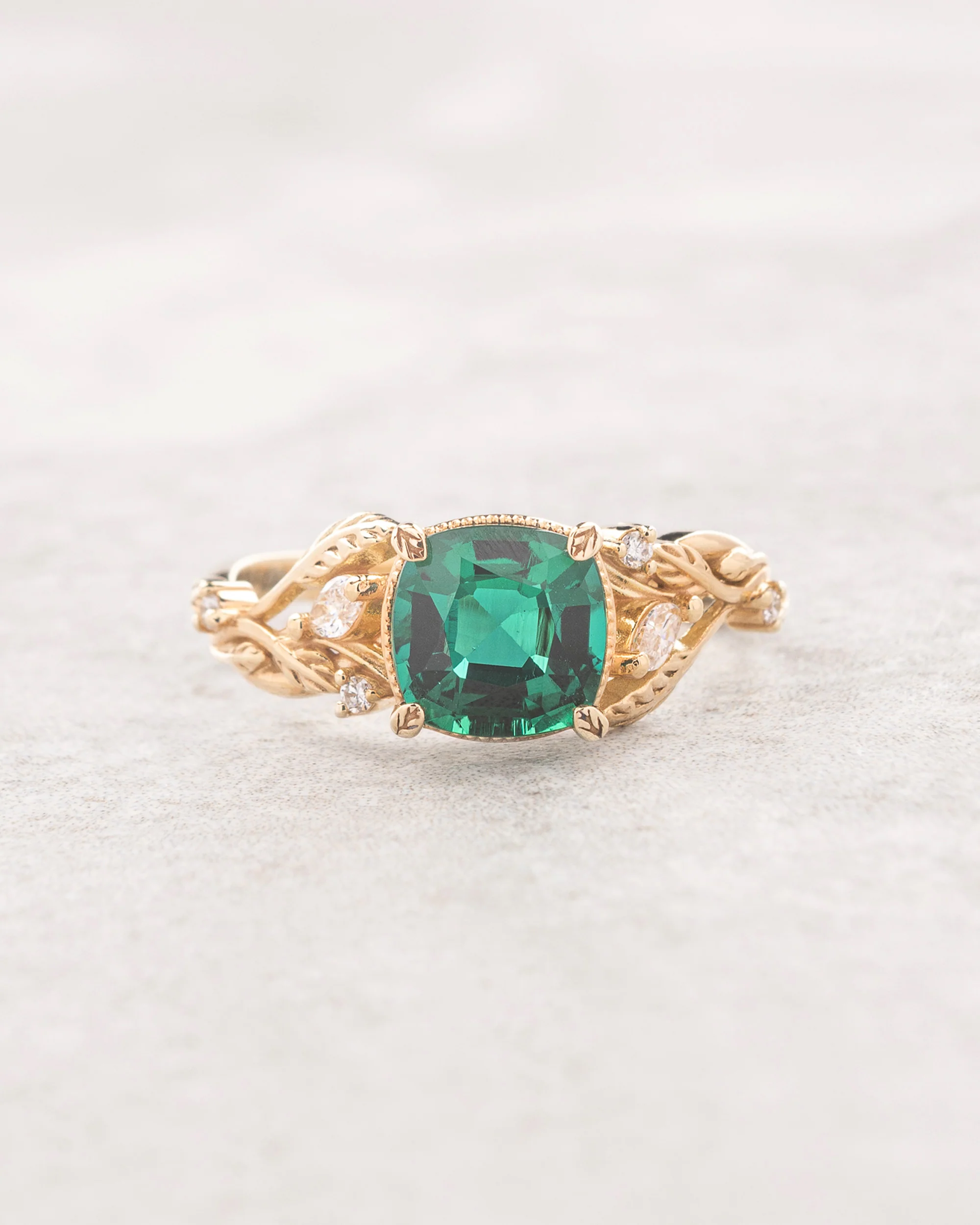 Patricia asymmetric | engagement ring setting for 7 mm cushion cut gemstone - Image 3