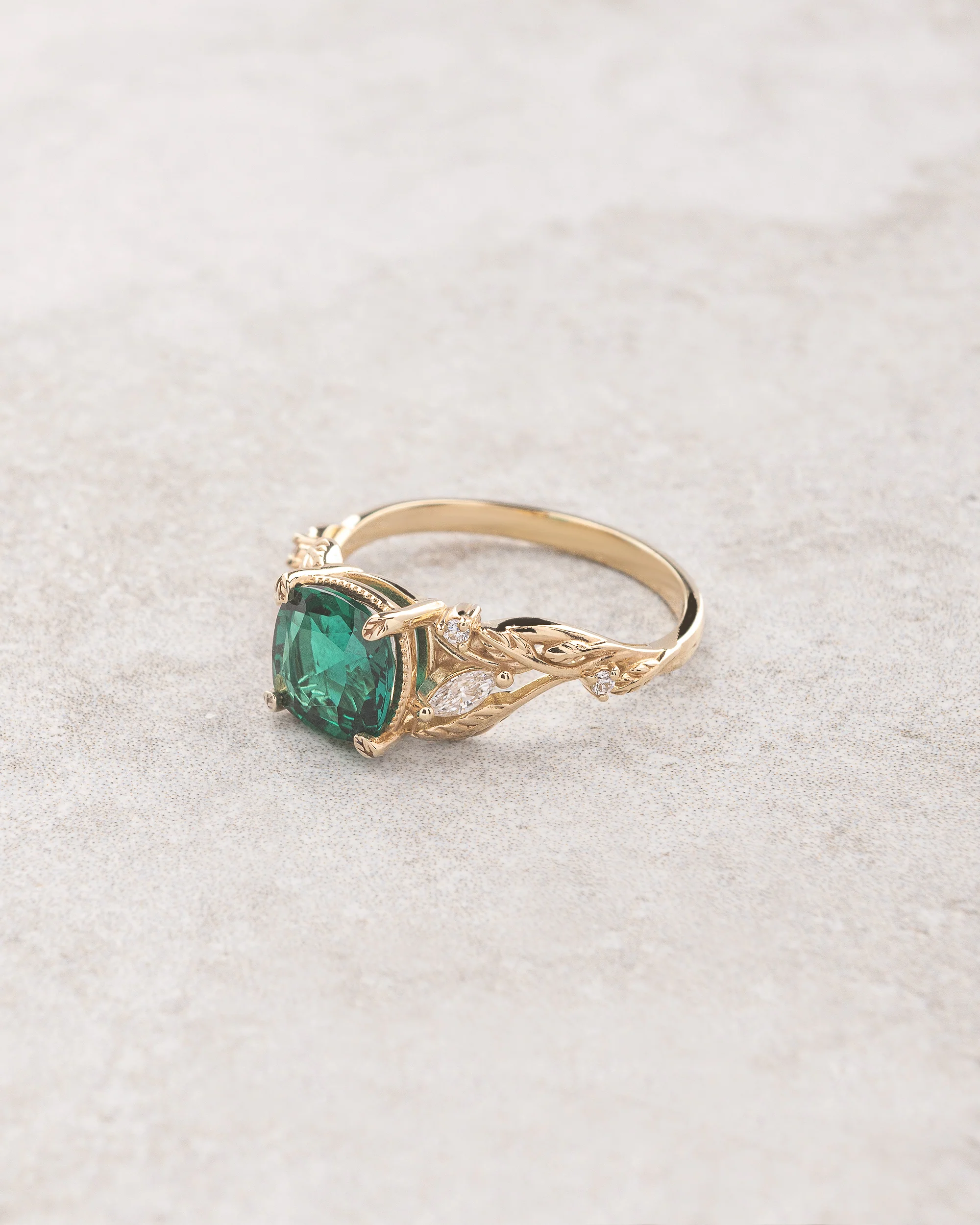 Patricia asymmetric | engagement ring setting for 7 mm cushion cut gemstone - Image 4