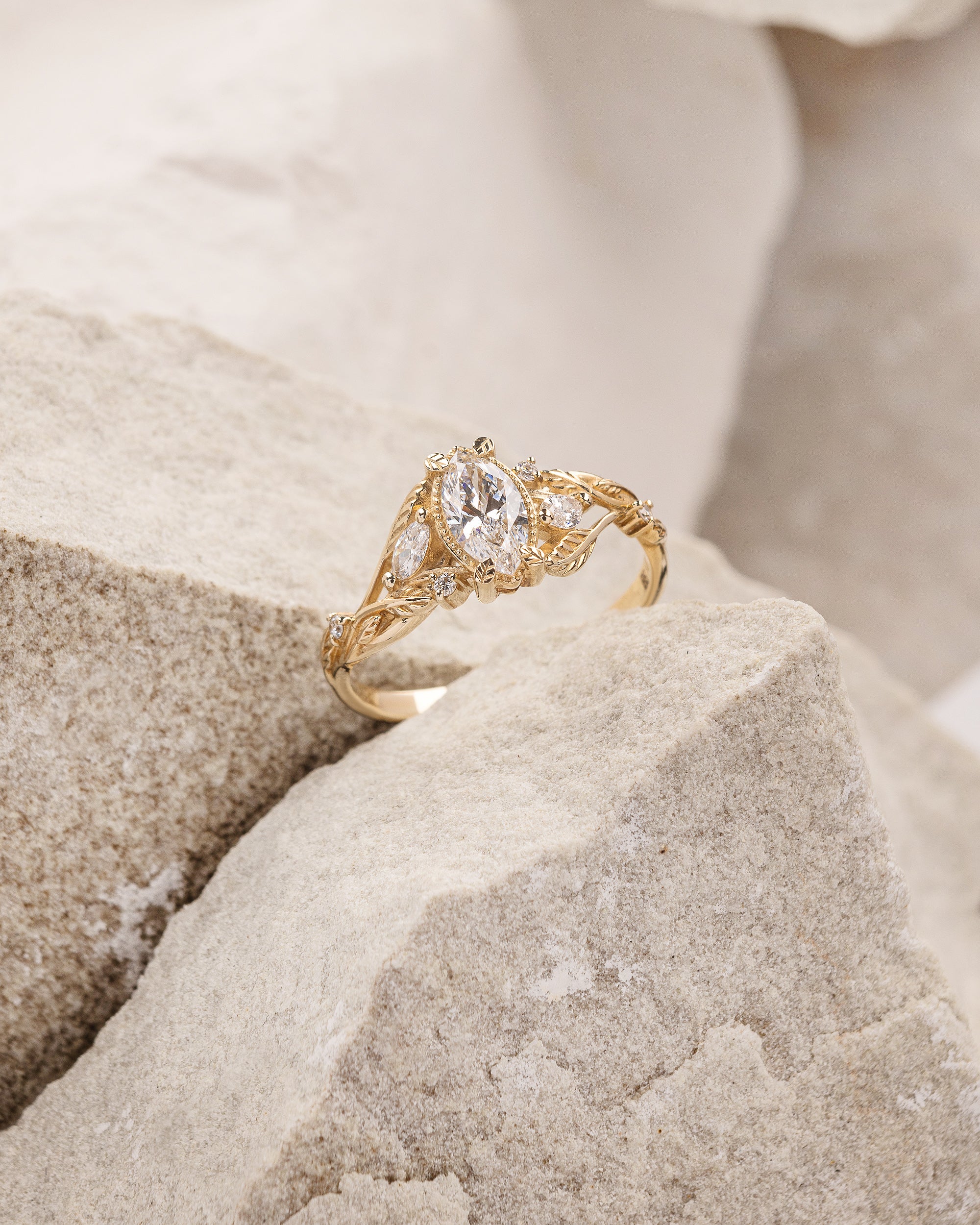 Patricia asymmetric | engagement ring setting for marquise cut gemstone 8x4 mm - Image 6