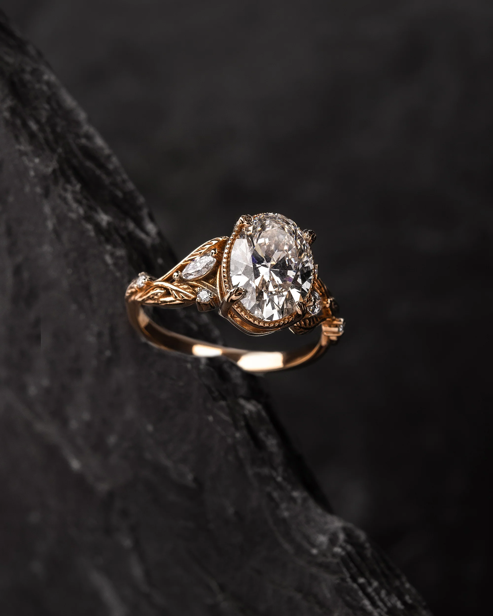 Patricia asymmetric | engagement ring setting for oval cut gemstone 10x7 mm - Image 6