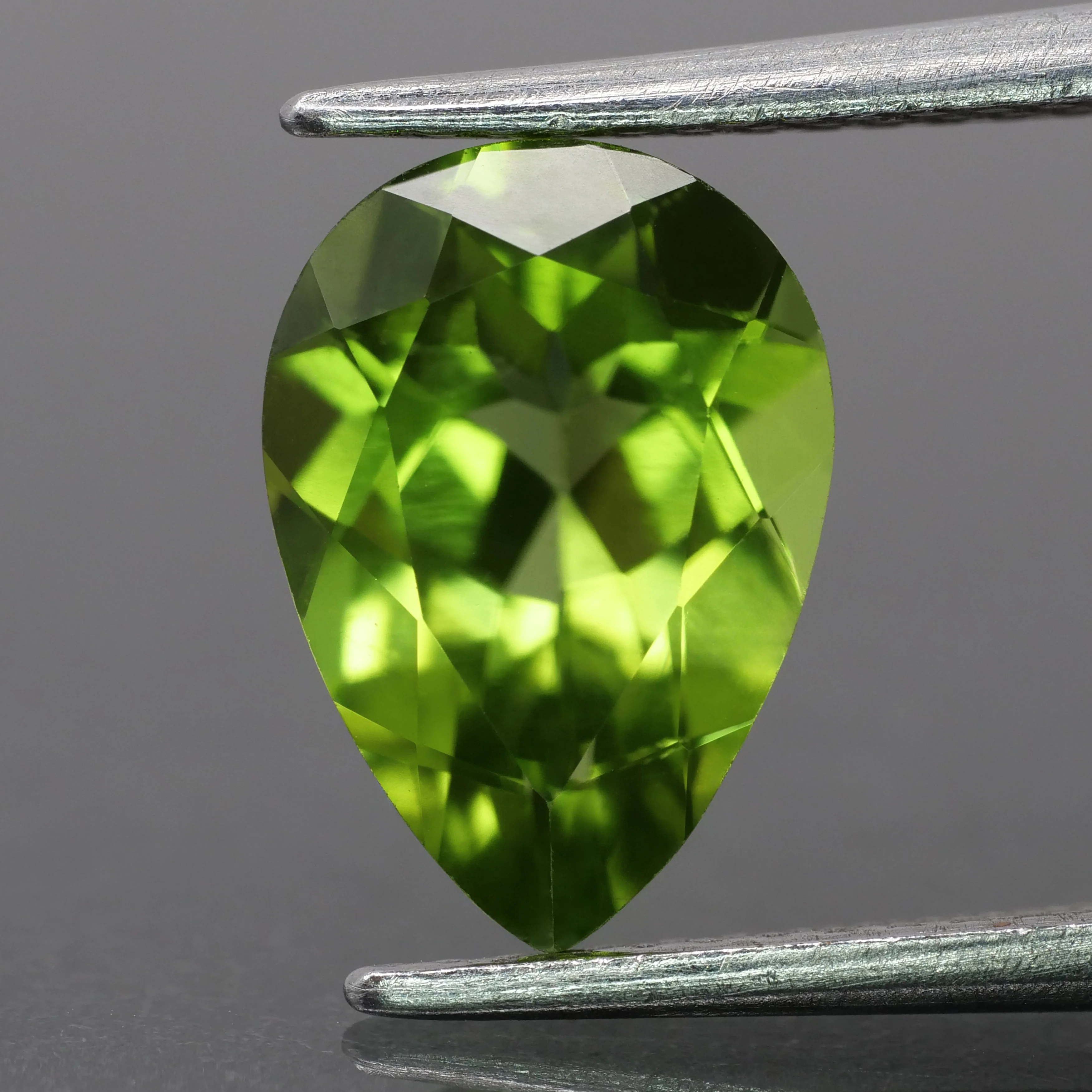 Peridot | natural, green color, pear-cut, 10x7mm, *2ct