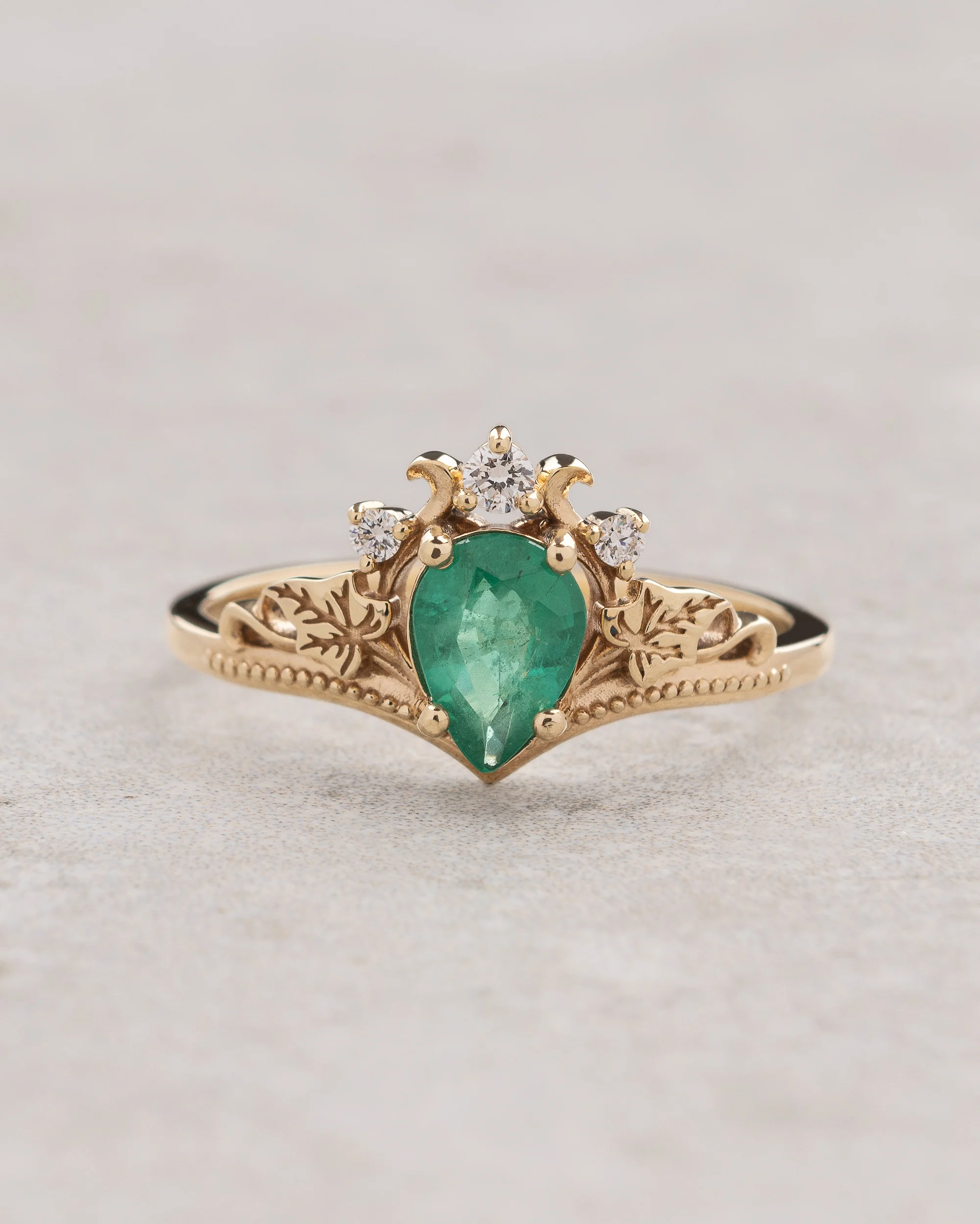 Ariadne | bridal ring set, pear cut 7x5 mm gemstone setting - Image 7