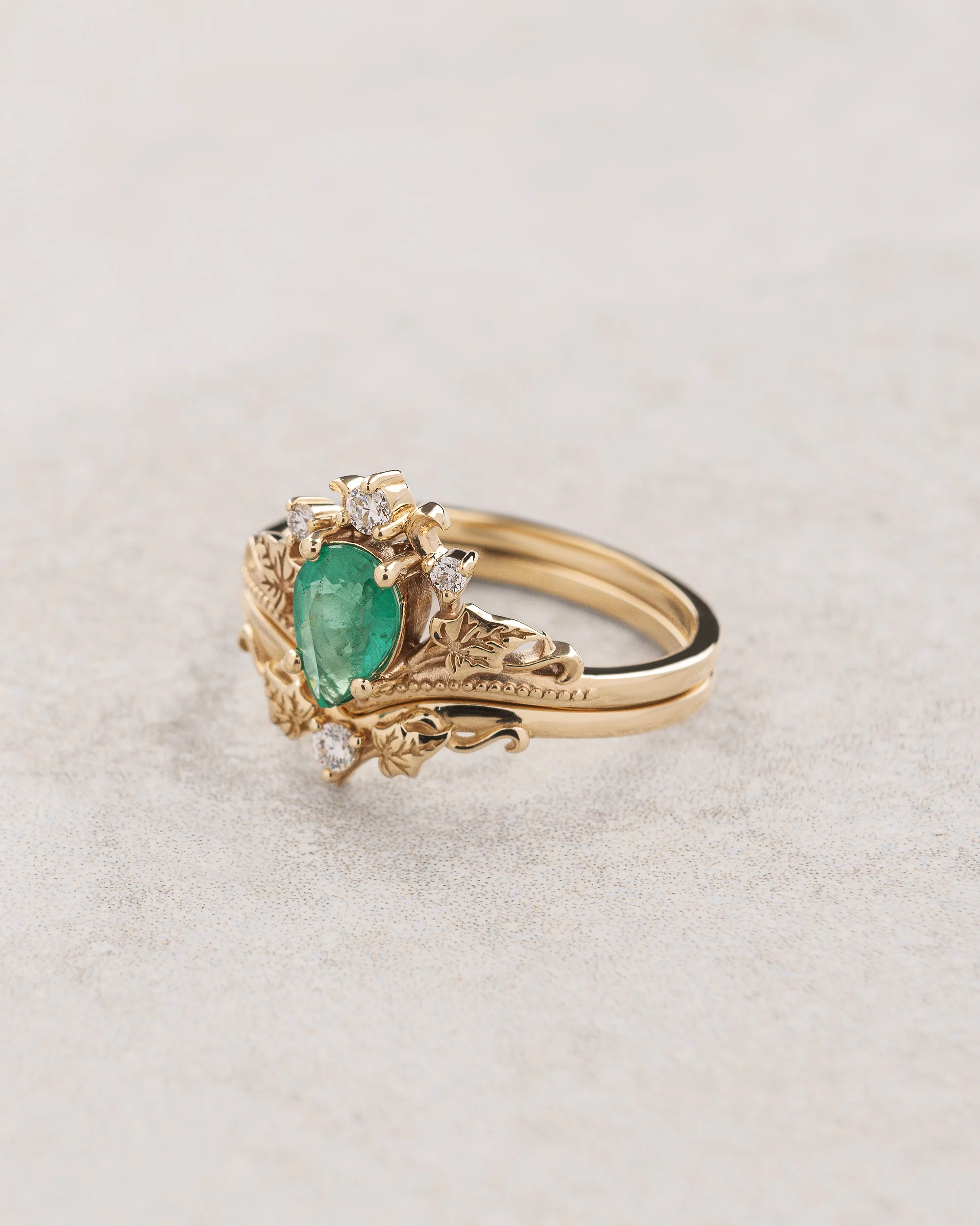 Ariadne | bridal ring set, pear cut 7x5 mm gemstone setting - Image 8