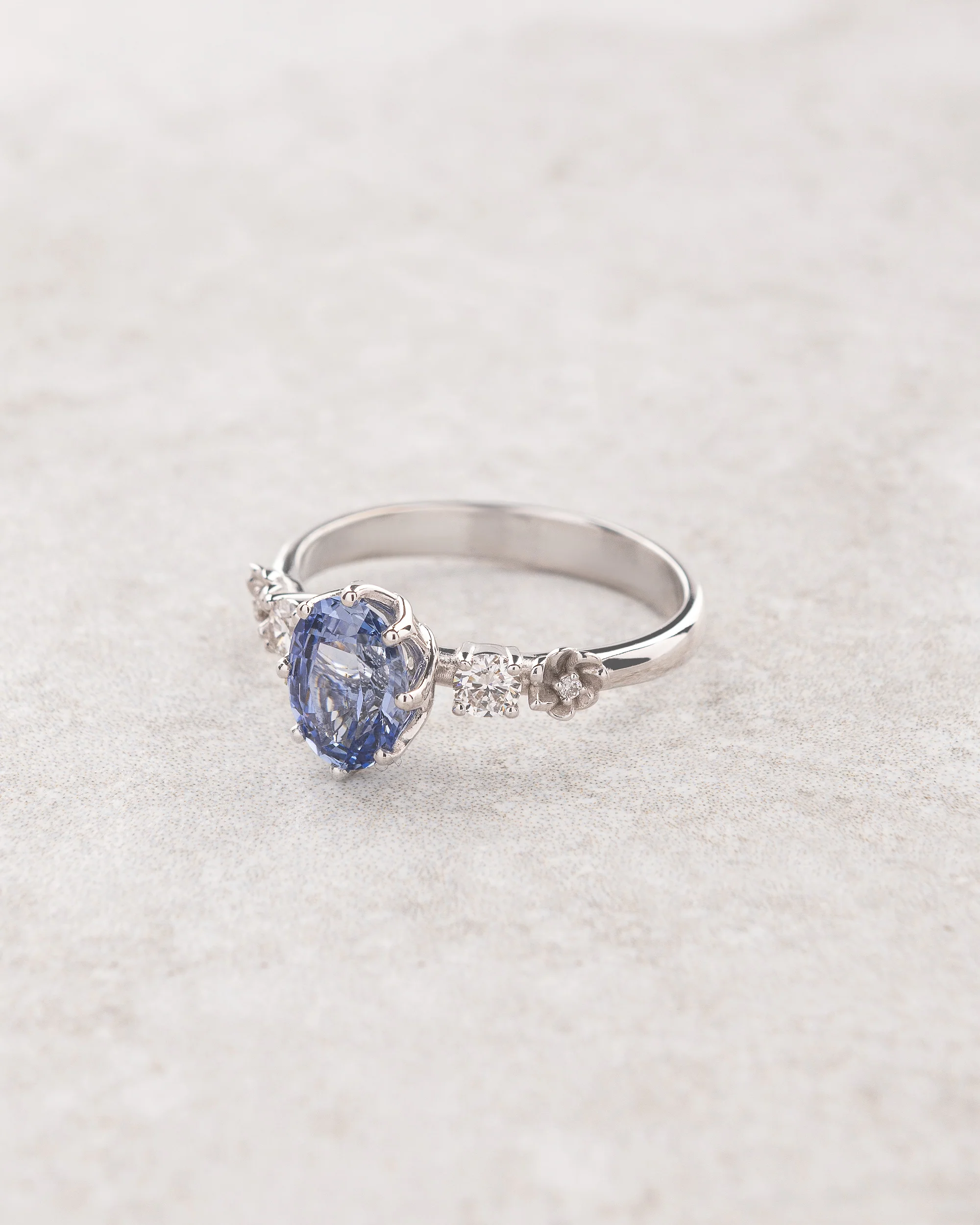 Floral engagement ring with 1.5 ct light blue natural sapphire / Fiorella - Image 2