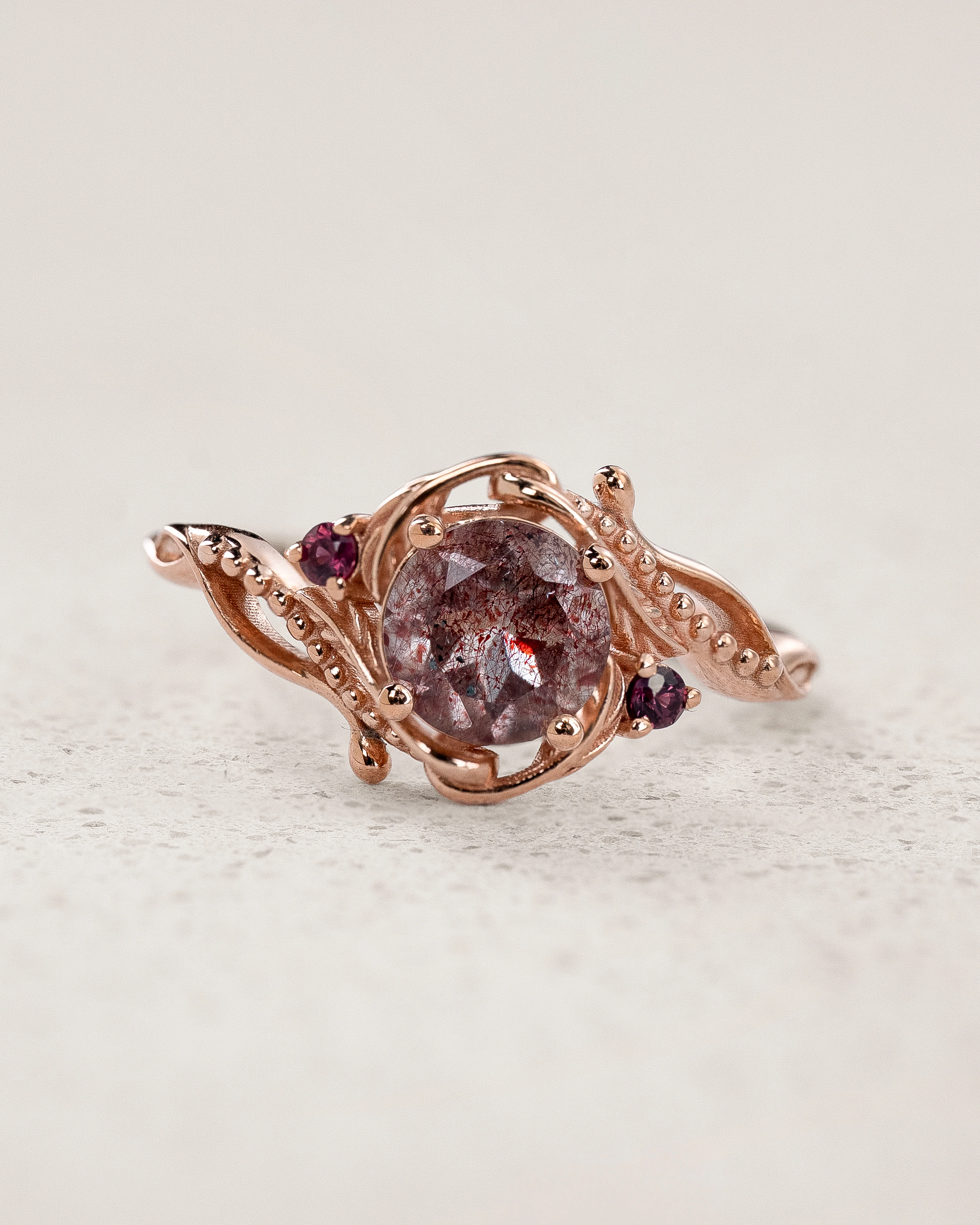 Engagement Ring with Round-cut Melody Quartz / Undina