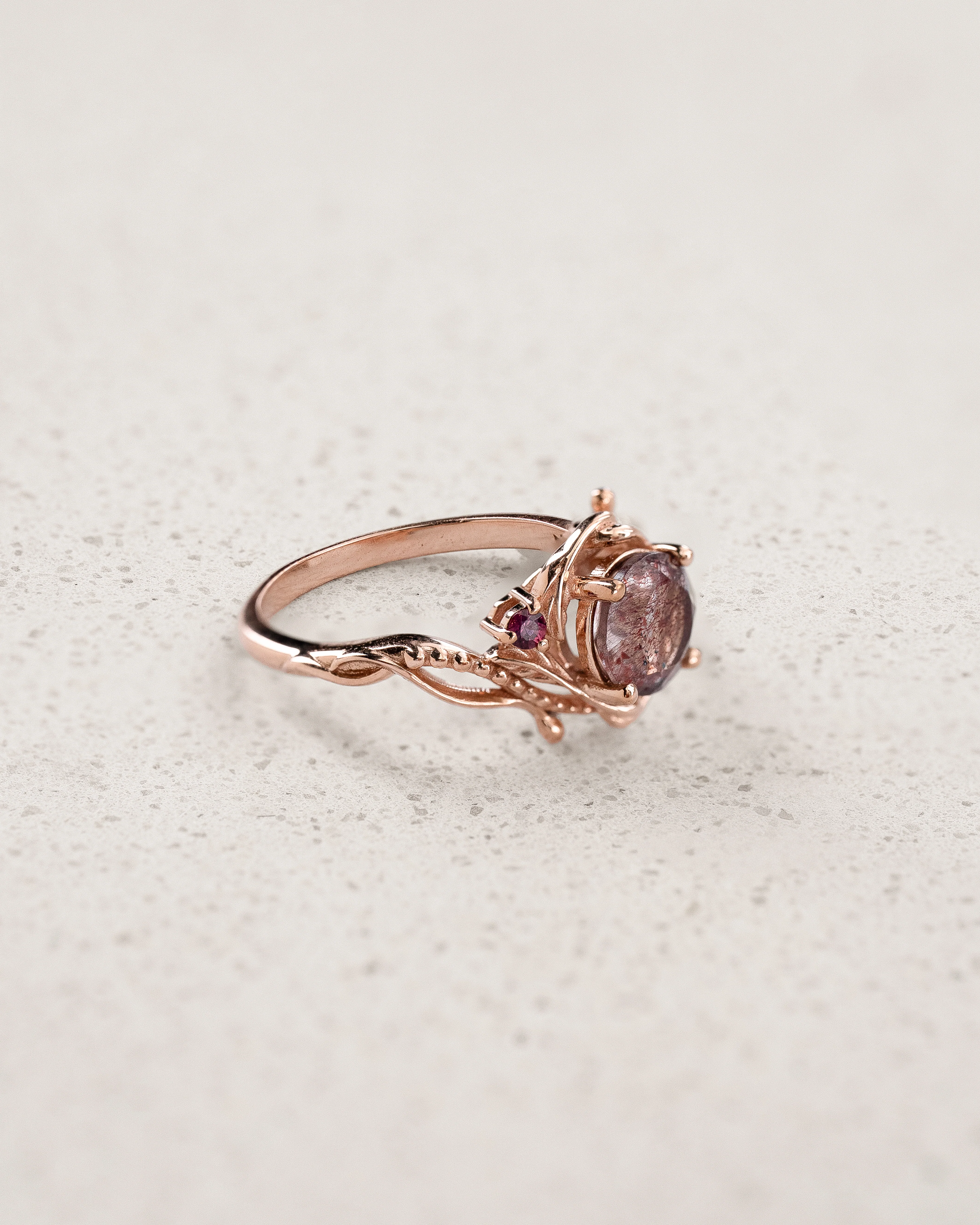 Engagement Ring with Round-cut Melody Quartz / Undina - Image 3