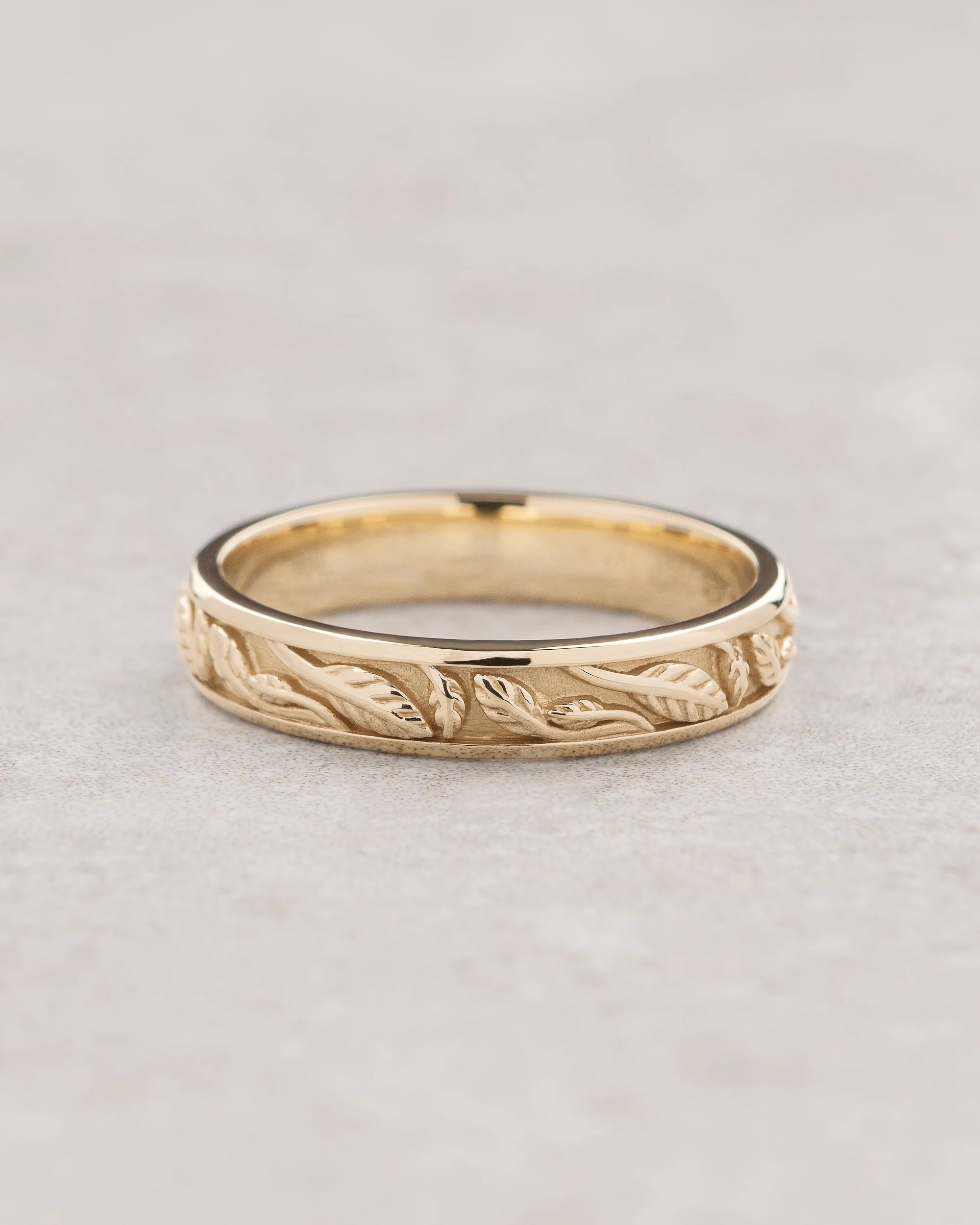 Unisex leaf carved wedding band, 4 mm wide / Patricia - Image 2