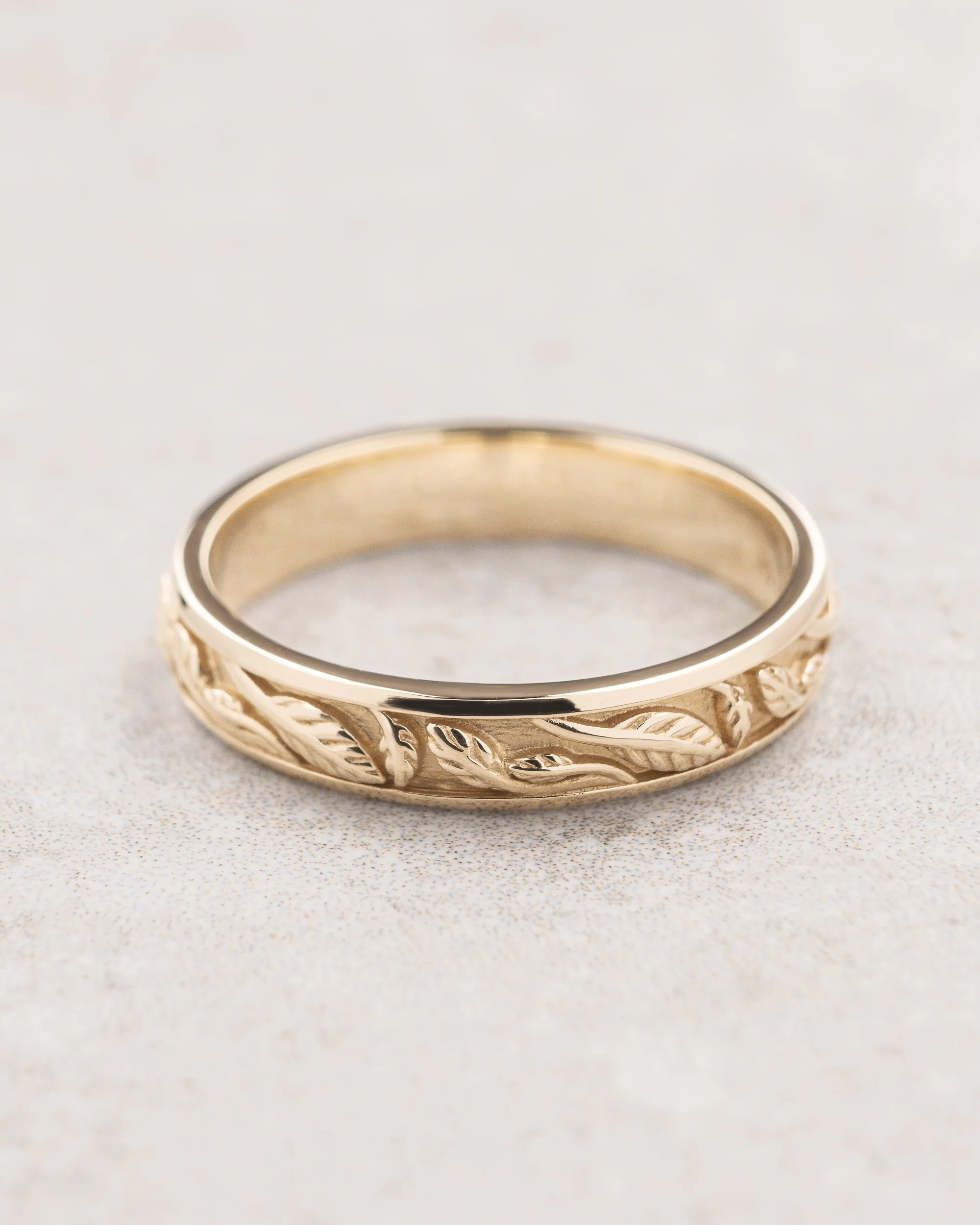 Unisex leaf carved wedding band, 4 mm wide / Patricia - Image 4