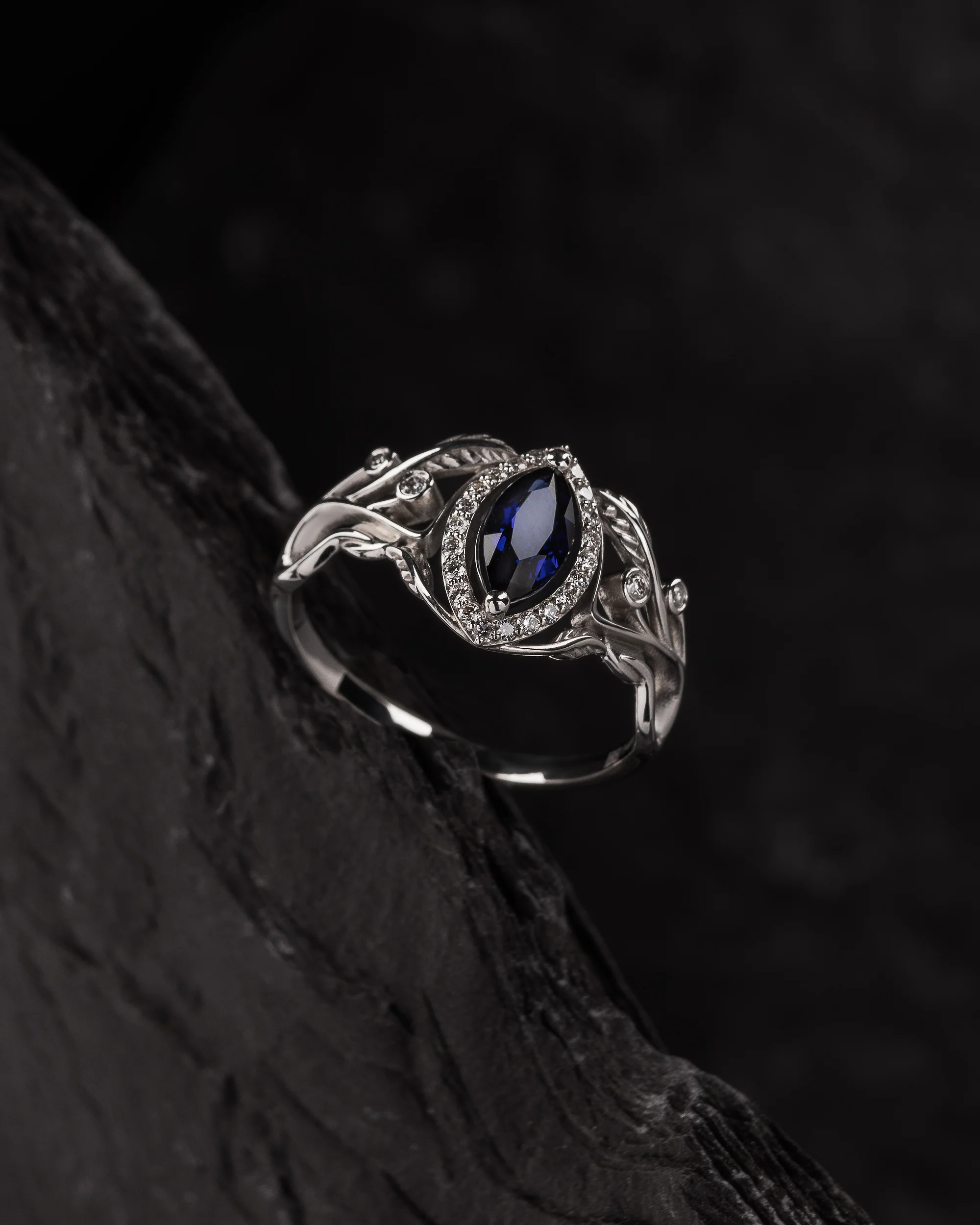 Royal blue art nouveau bridal ring set with lab sapphire and diamond halo / Callisto - Image 7