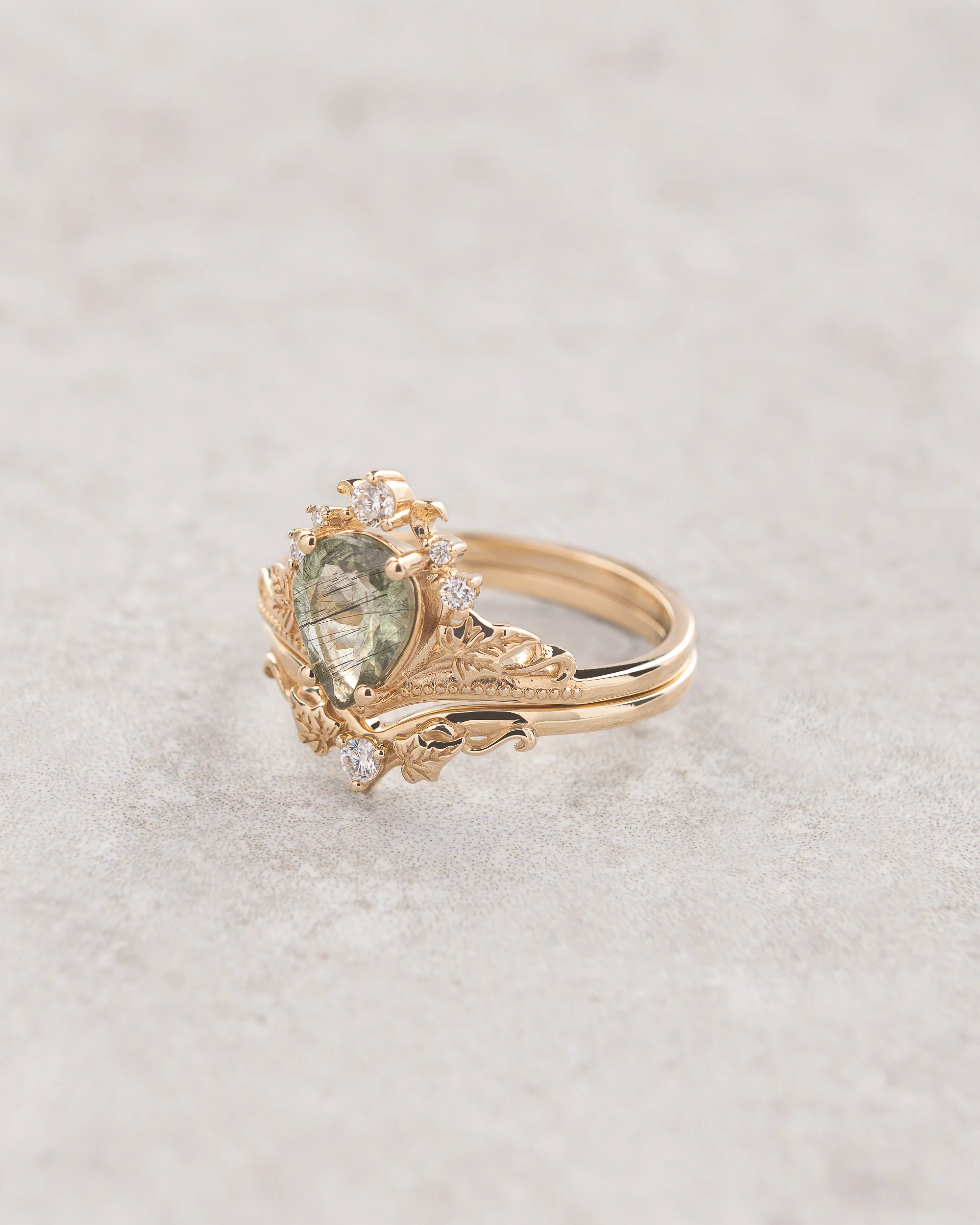 Rutile peridot engagement ring set with a matching wedding band / Ariadne - Image 2