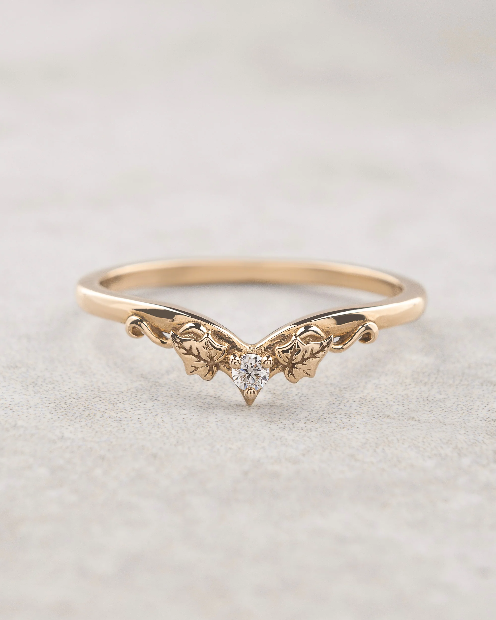 Rutile peridot engagement ring set with a matching wedding band / Ariadne - Image 9