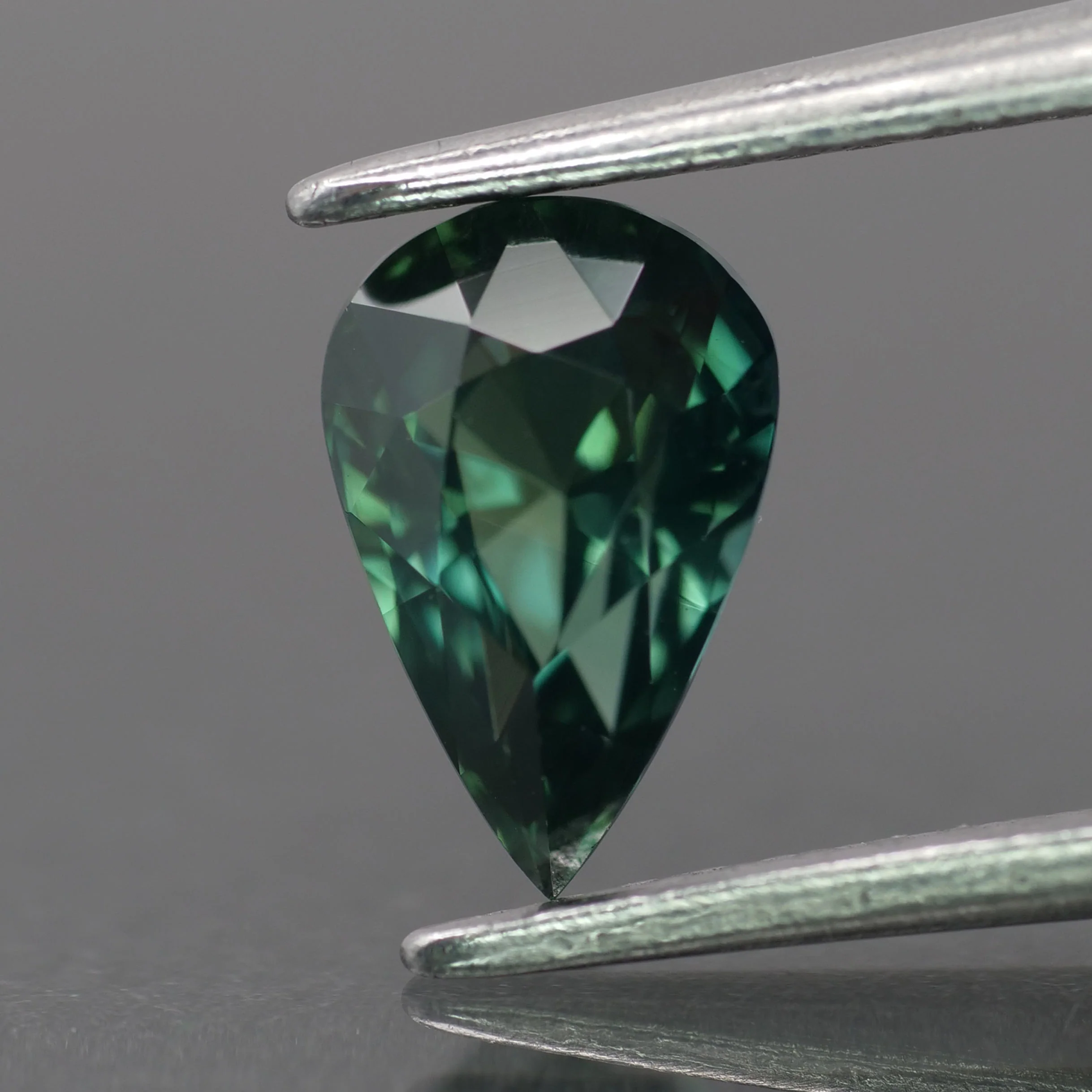 Sapphire | CGL Certified | natural, teal color, pear-cut, 8x5mm, 1.3ct