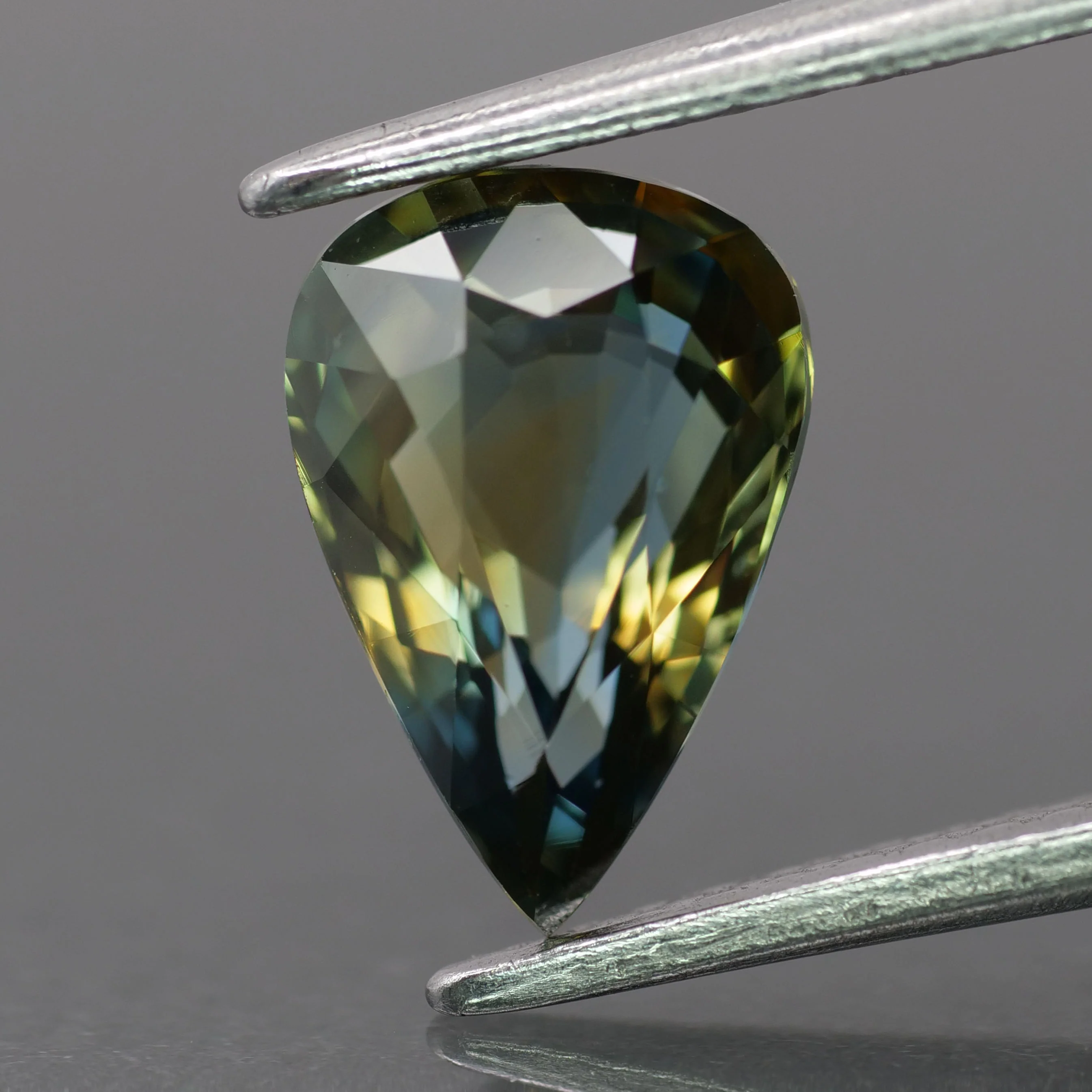 Sapphire | GRA Certified | natural, bi-color: teal & yellow, pear-cut, *9x6mm, 1.5ct