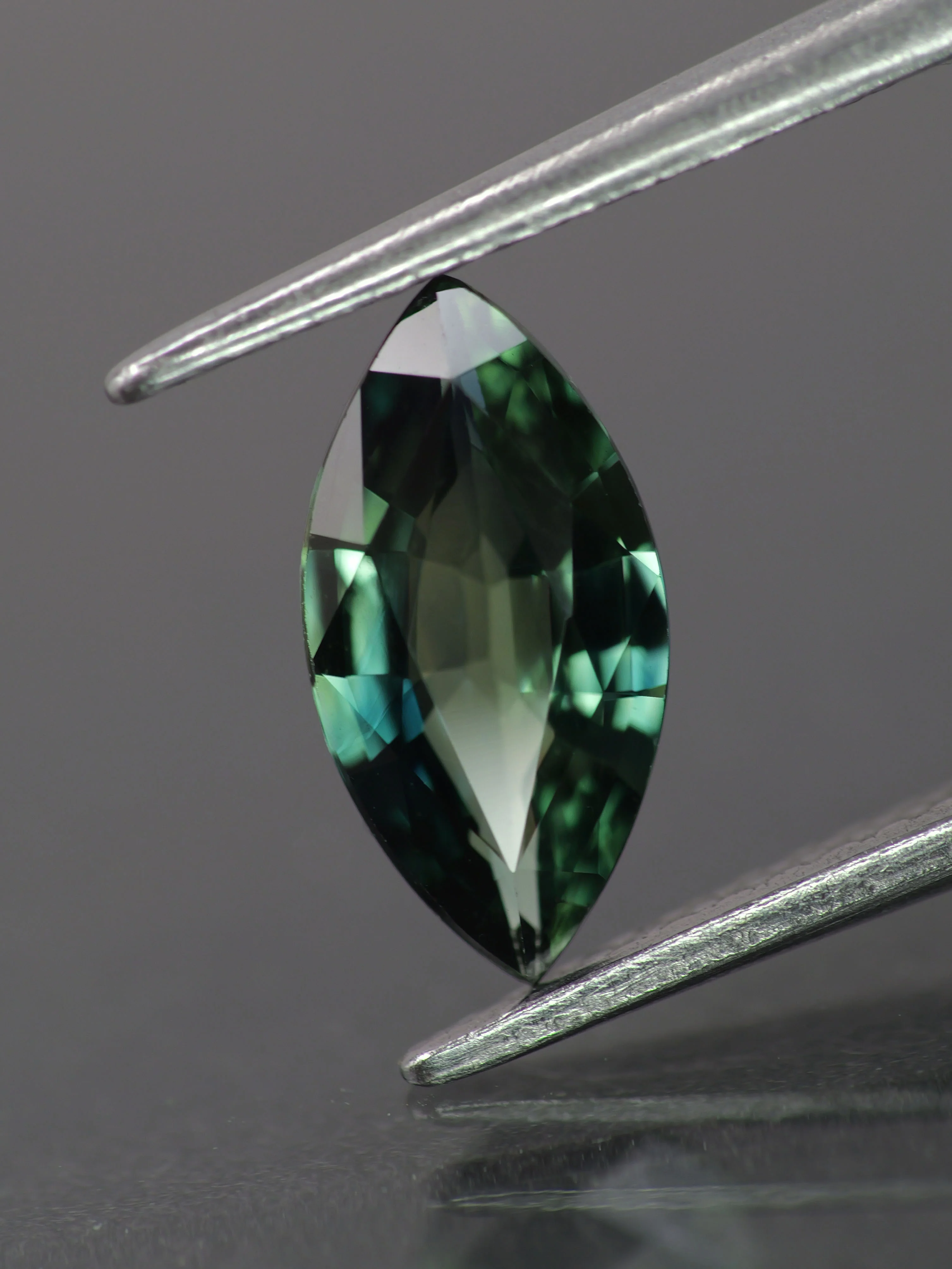 Sapphire | natural, bi-color: green & blue, marquise-cut, 10x5mm, 1ct
