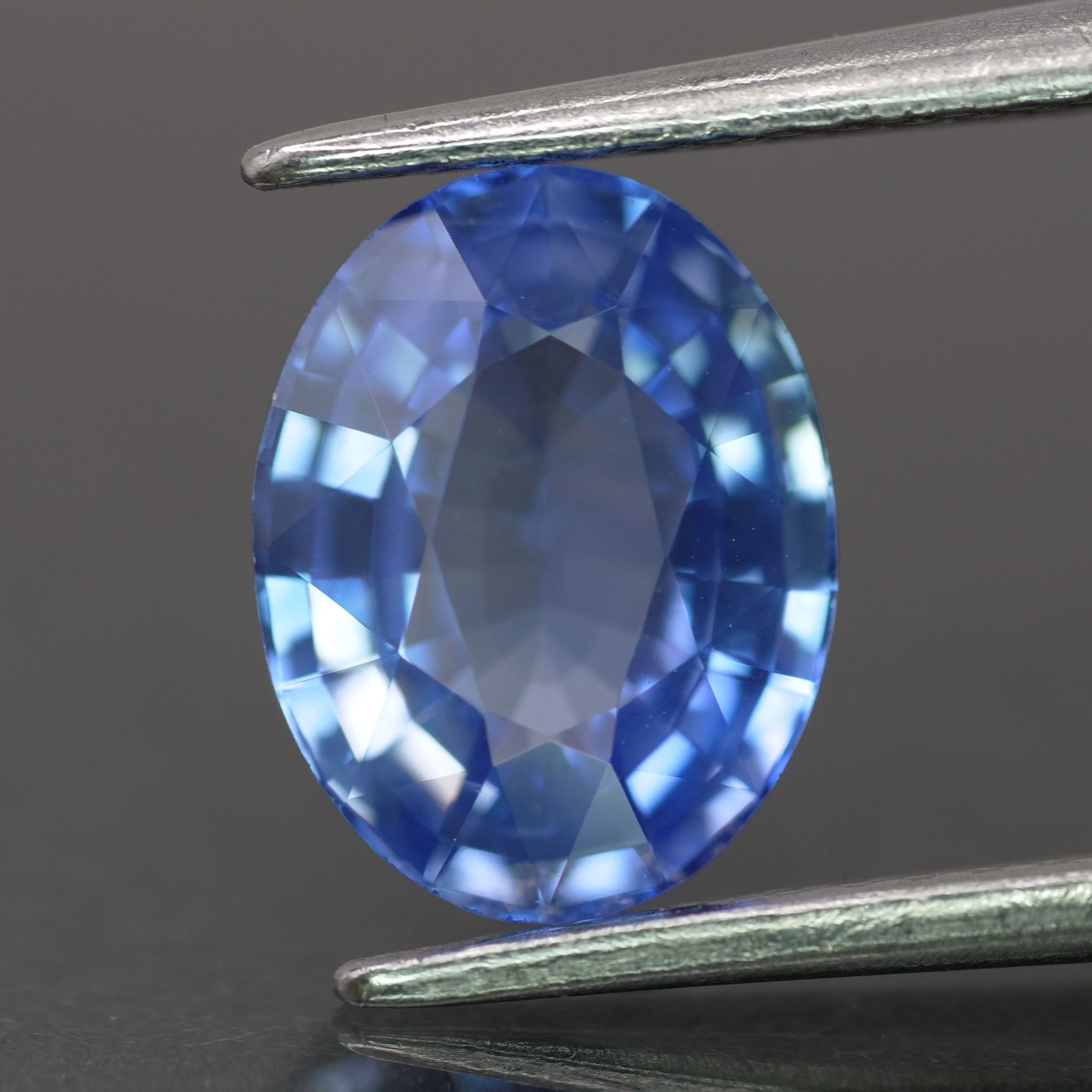 Sapphire | natural, blue color, oval-cut, 9x7mm, 2.3ct