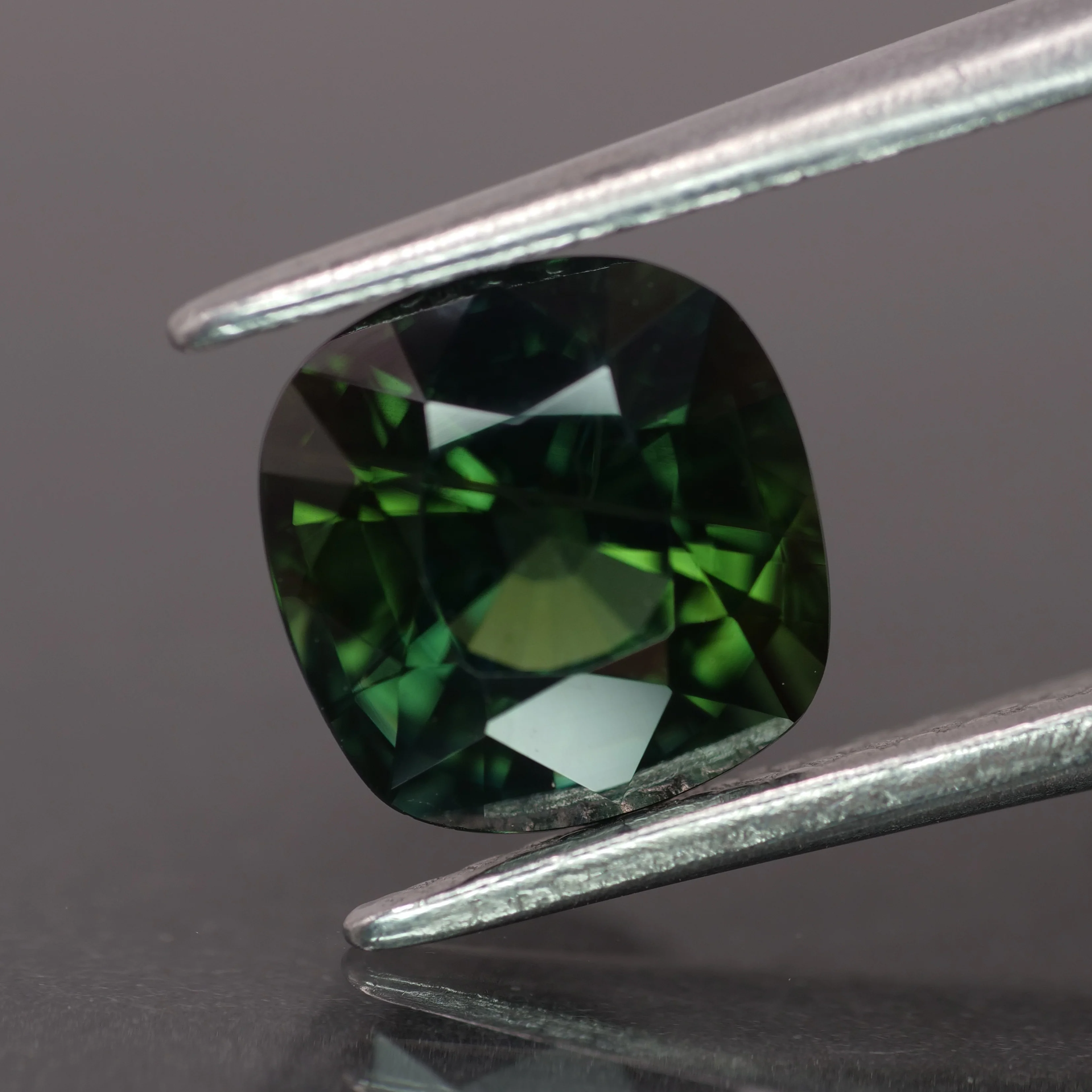 Sapphire | natural, green color, cushion-cut, 7x6.8mm, *2ct, Australia