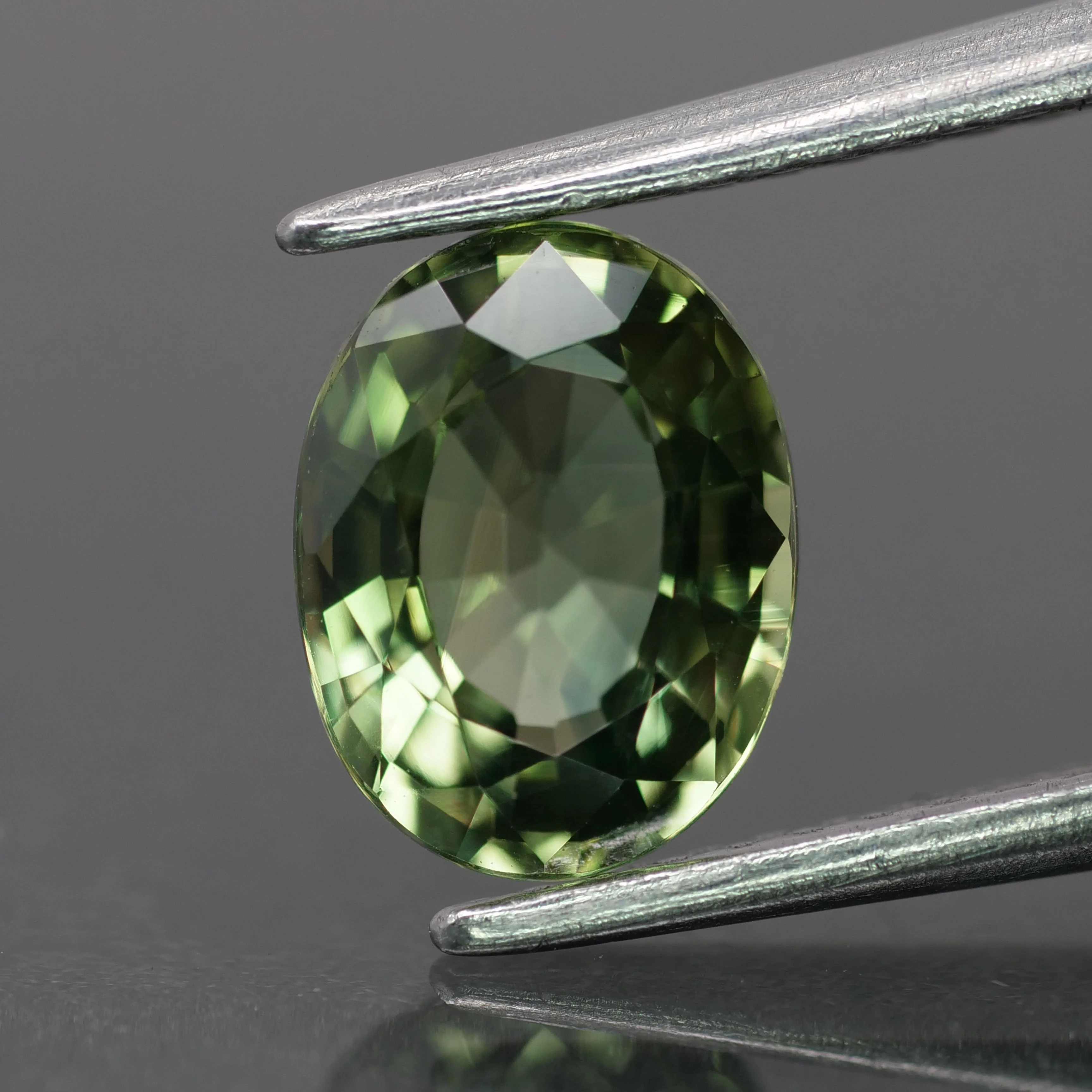 Sapphire | natural, green color, oval-cut, *7.5x6mm, 1.4ct
