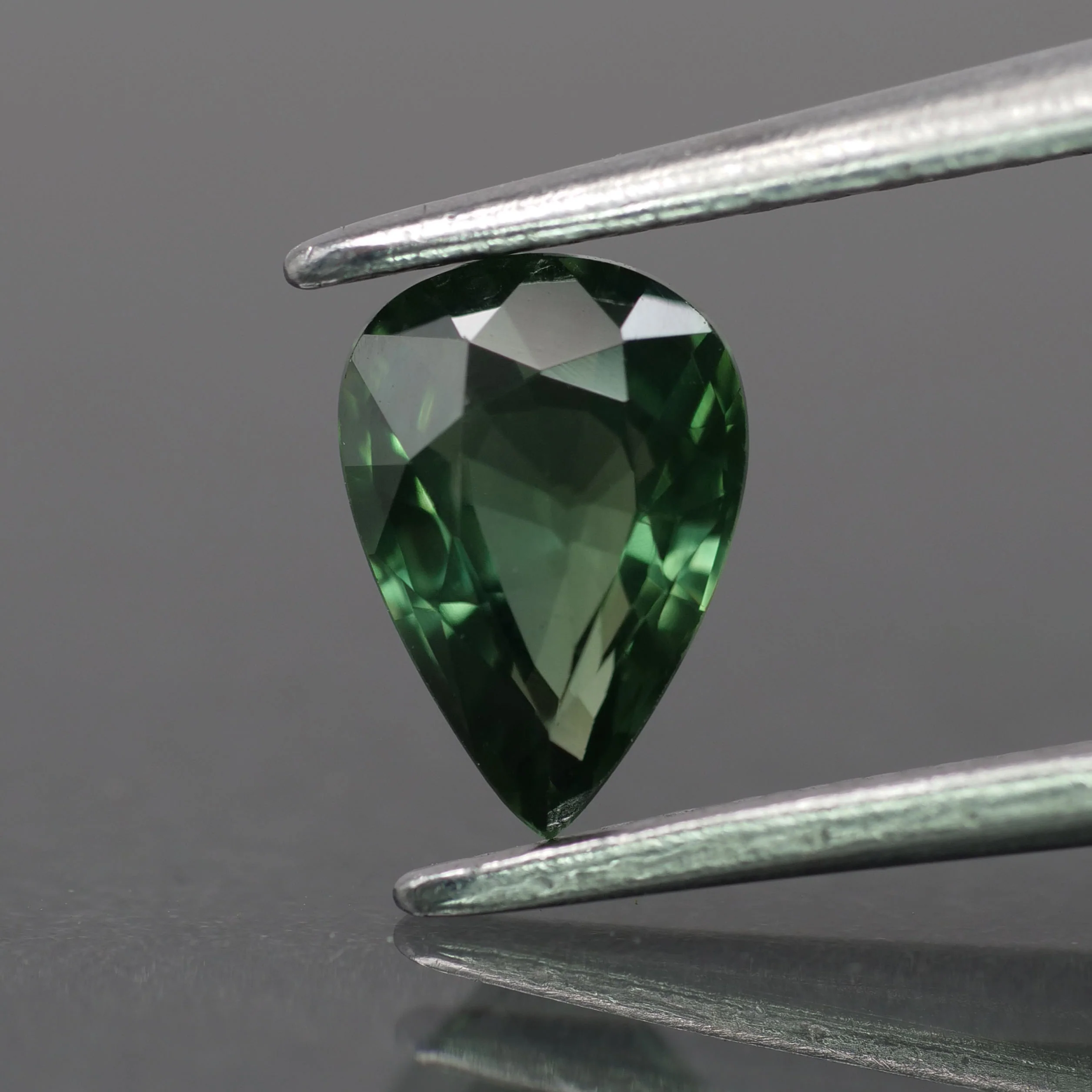 Sapphire | natural, green color, pear-cut, *7x5mm, 0.8ct