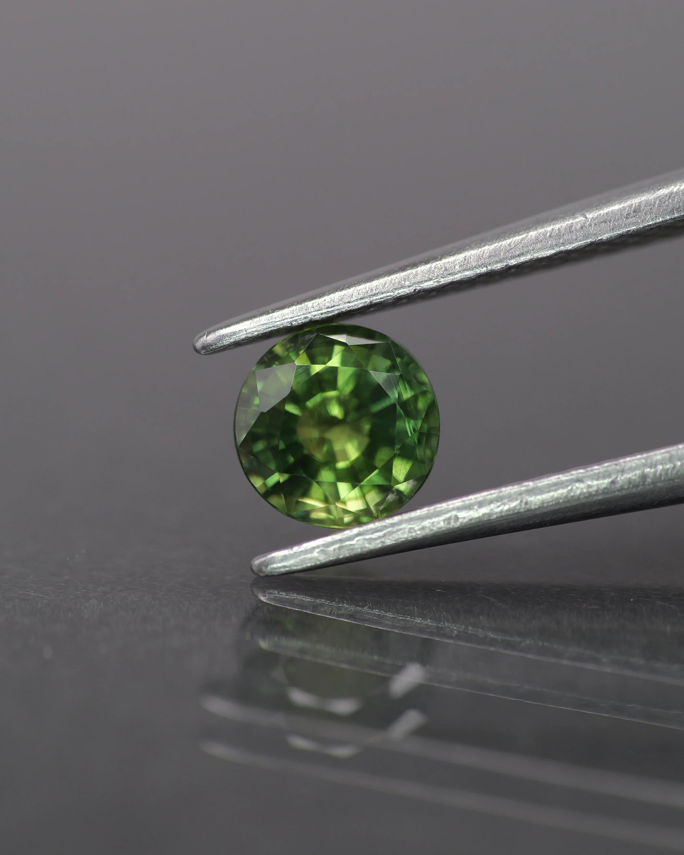 Sapphire | natural, green color, round-cut, 5mm, 0.7ct