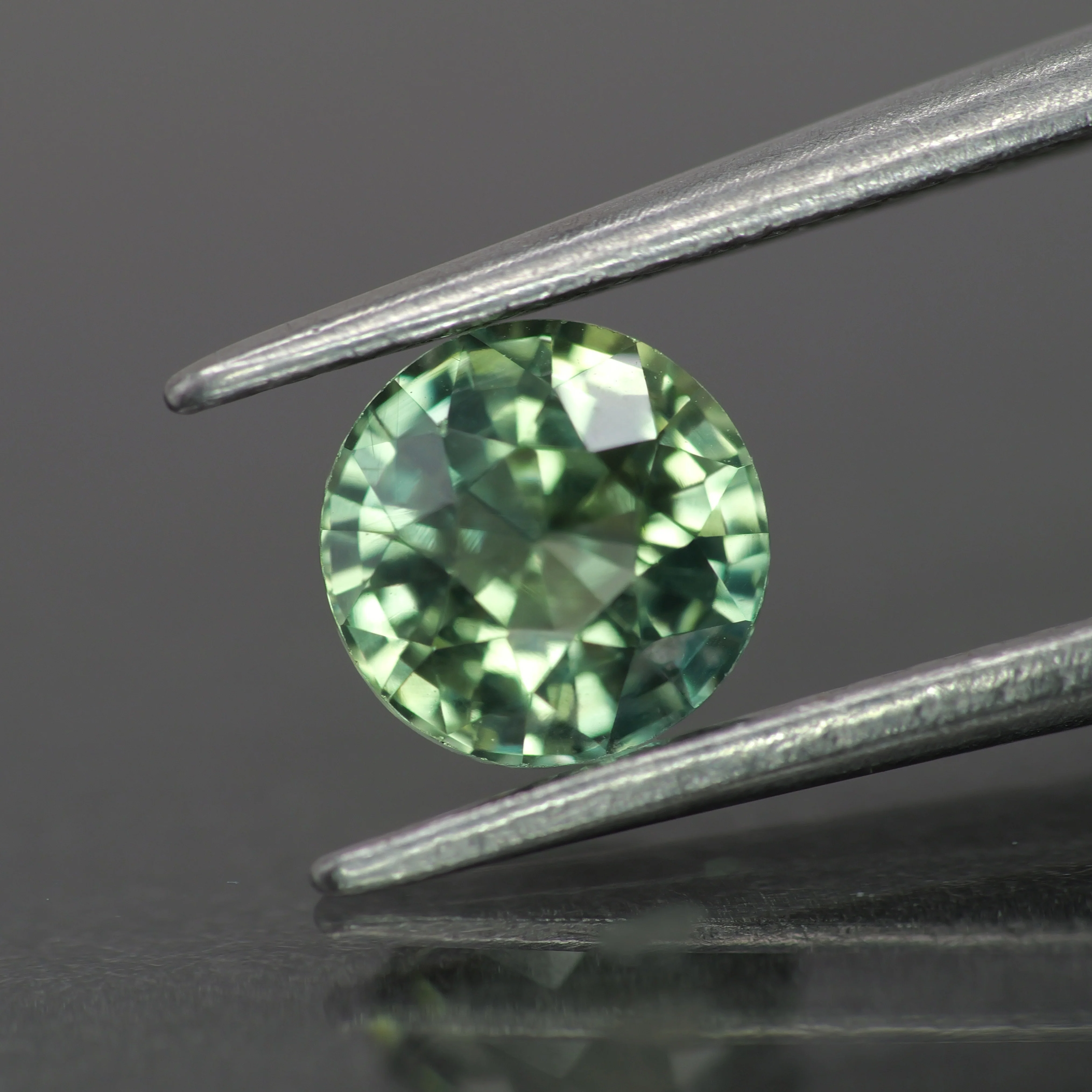 Sapphire | natural, green color, round-cut, *6mm, 1.1ct