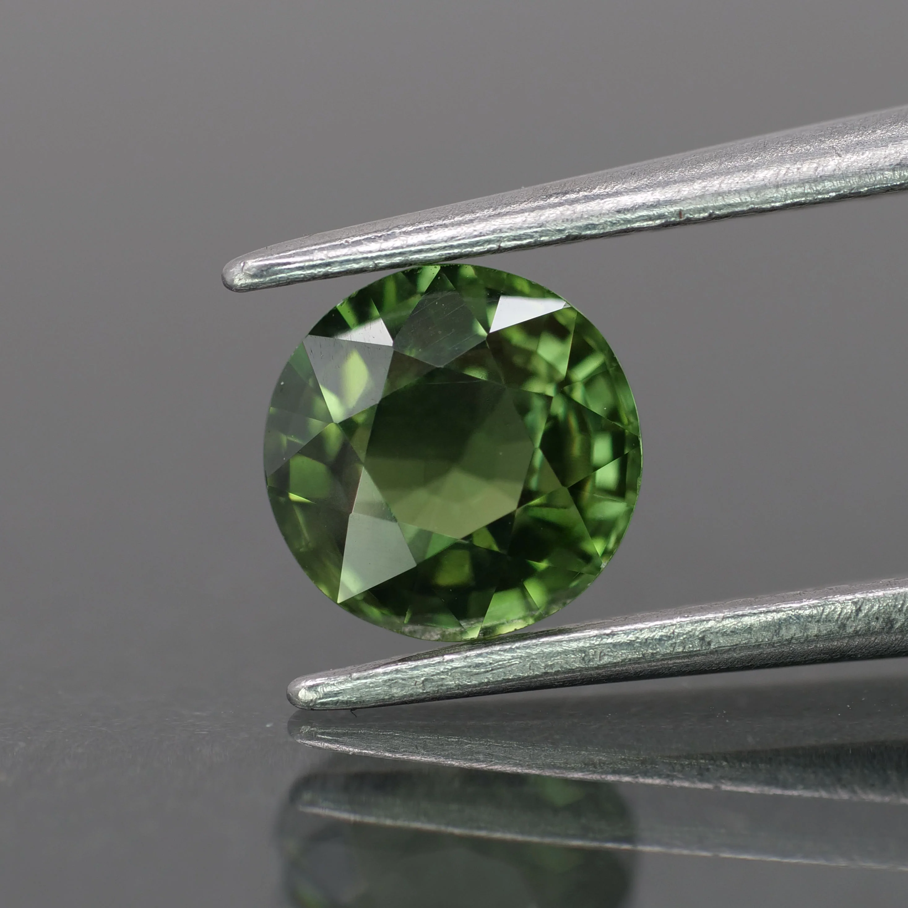 Sapphire | natural, green color, round-cut, *6mm, 1.2ct