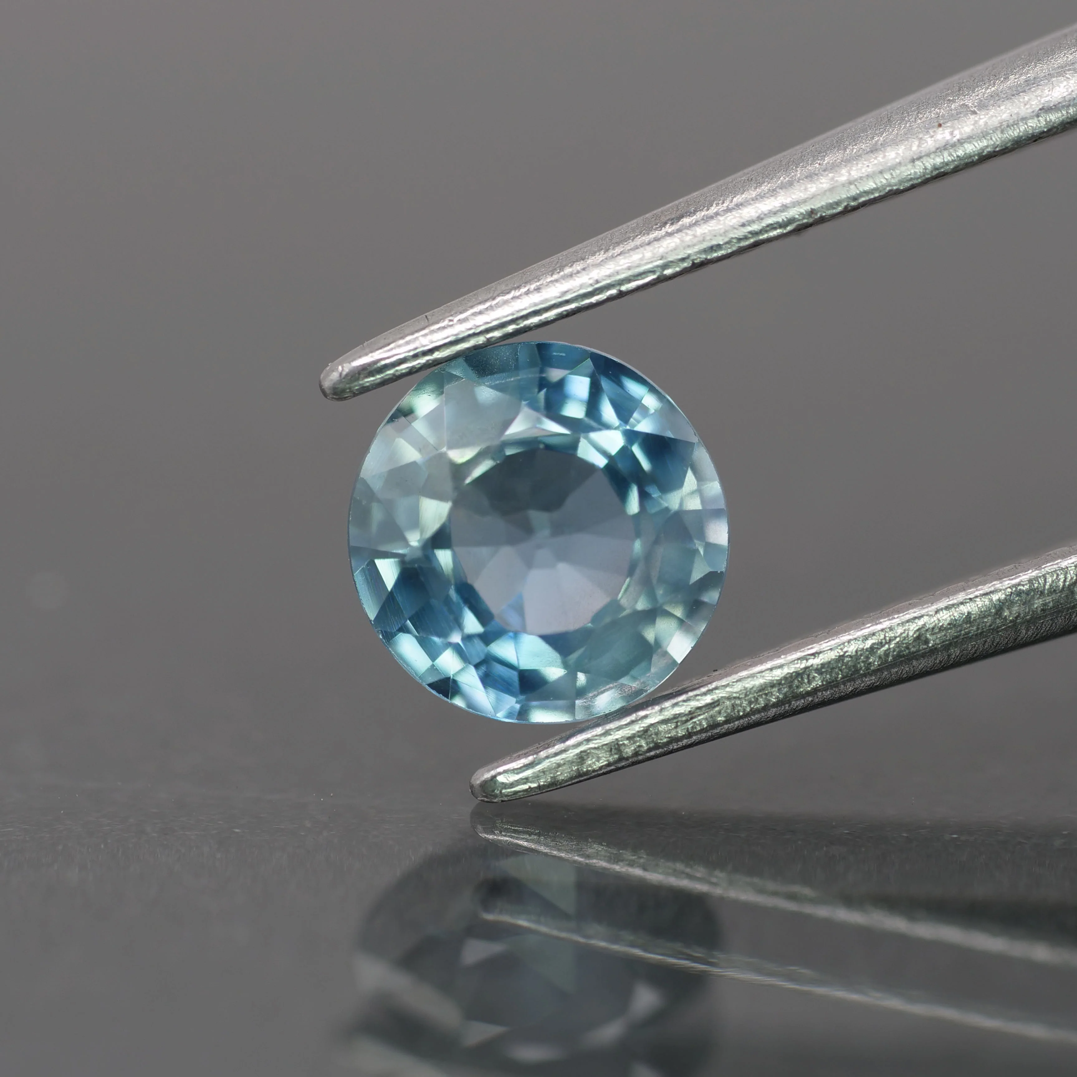 Sapphire | natural, light blue color, round-cut, 5.5mm, 0.8ct