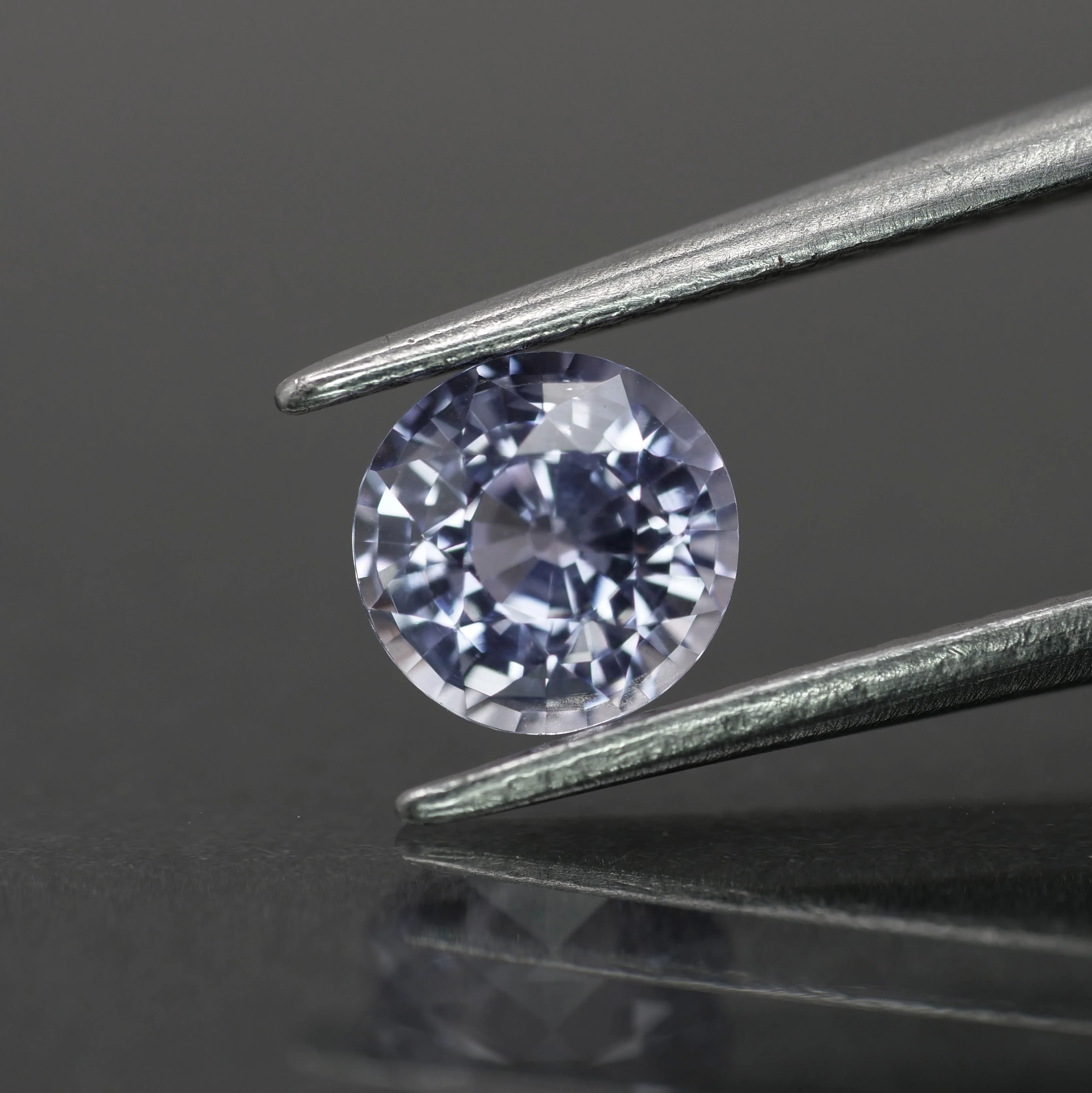 Sapphire | natural, light purple color, round-cut, 5.5mm, 0.9ct