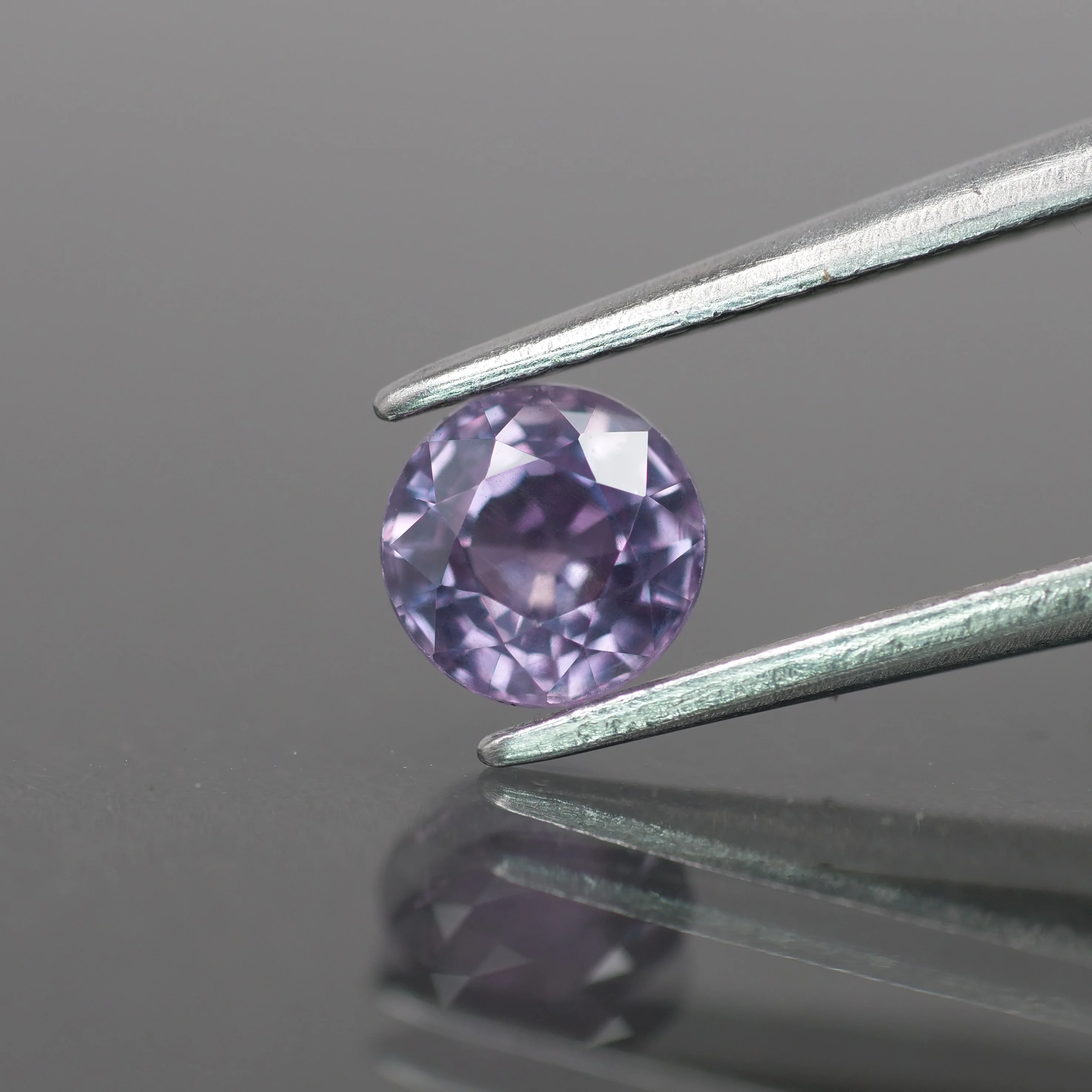 Sapphire | natural, lilac color, round-cut, *5mm, 0.8ct