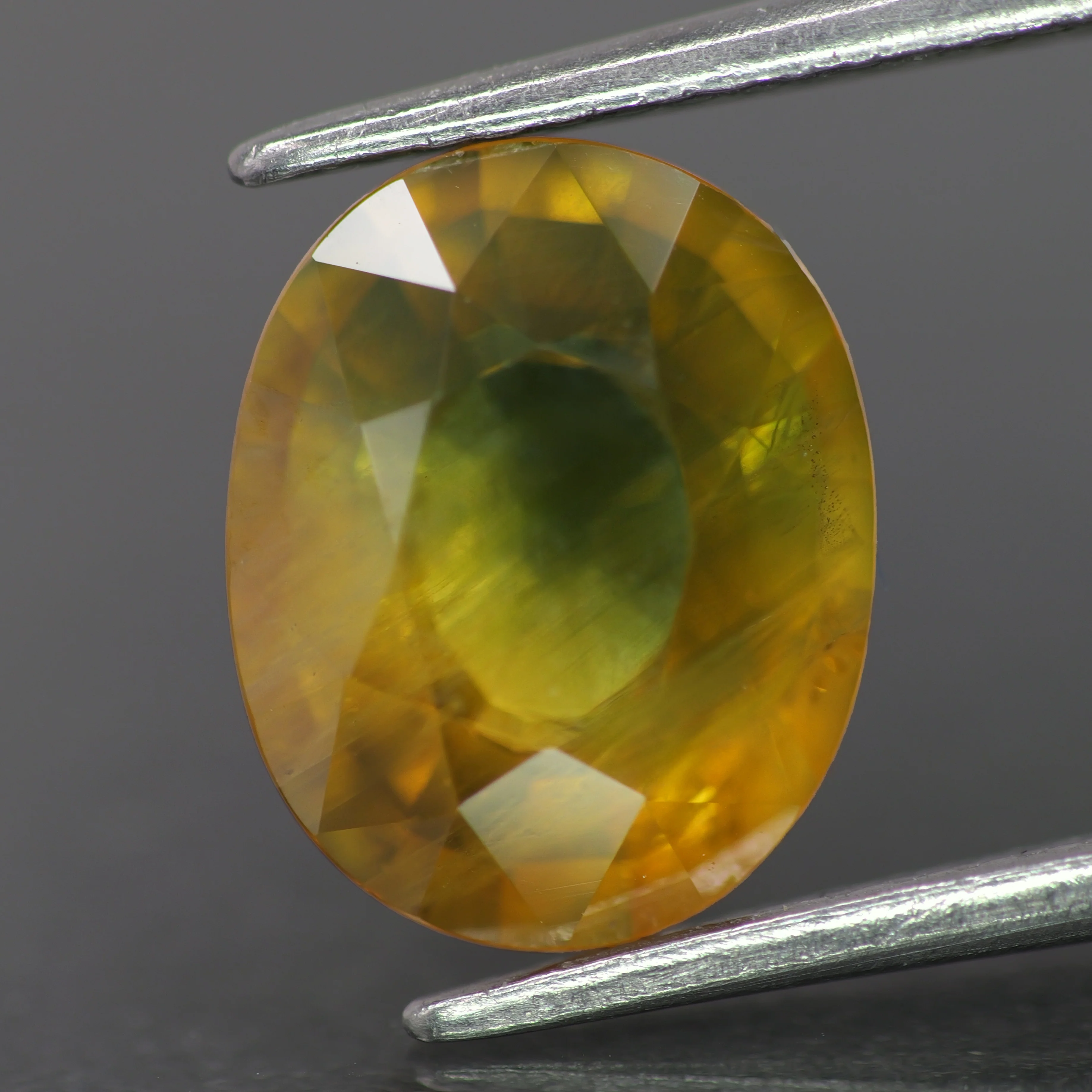 Sapphire | natural, multicolor: yellow, orange & green, oval-cut, 10x8mm, 3.3ct