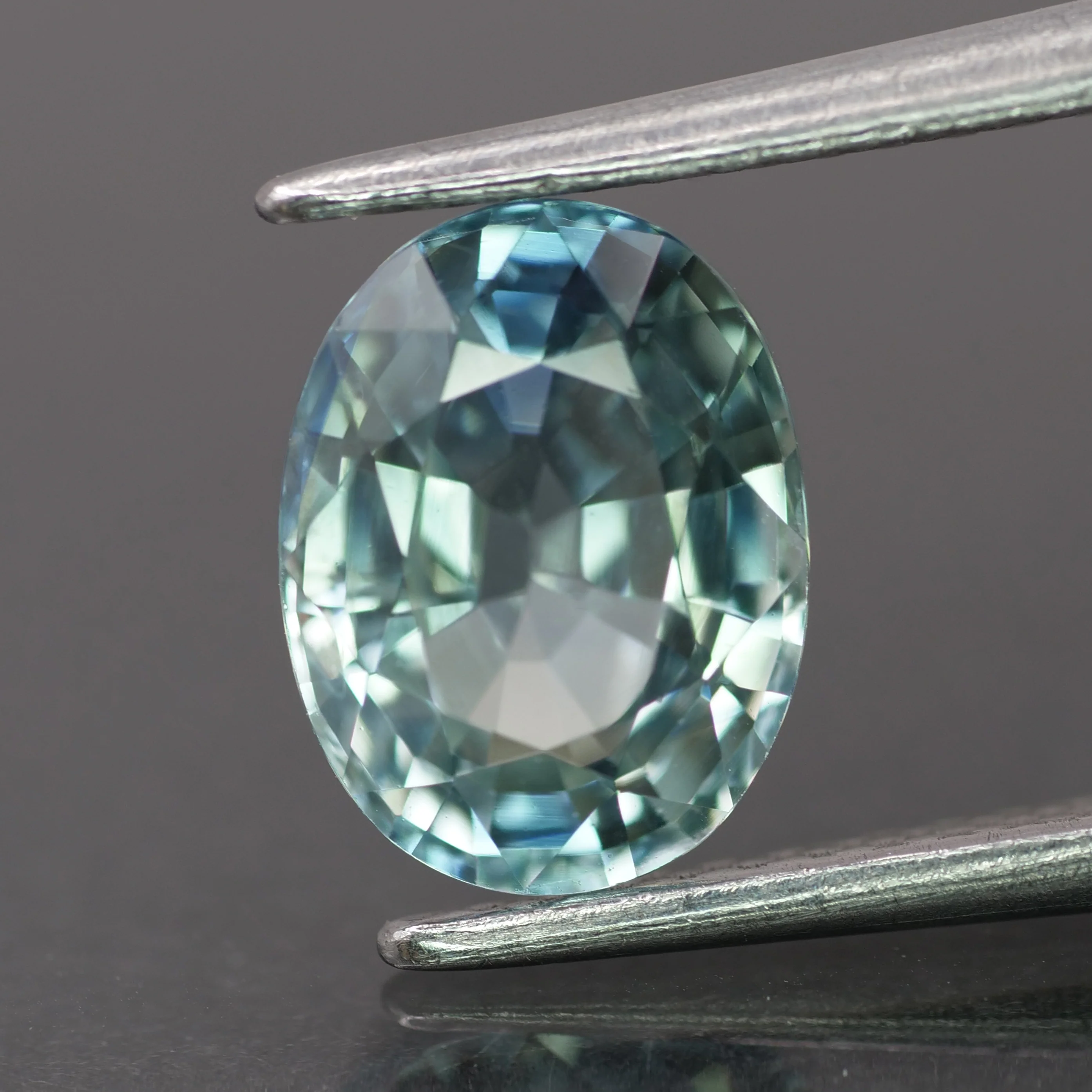 Sapphire | natural, pastel greenish blue color, oval-cut, *8x6mm, 1.8ct