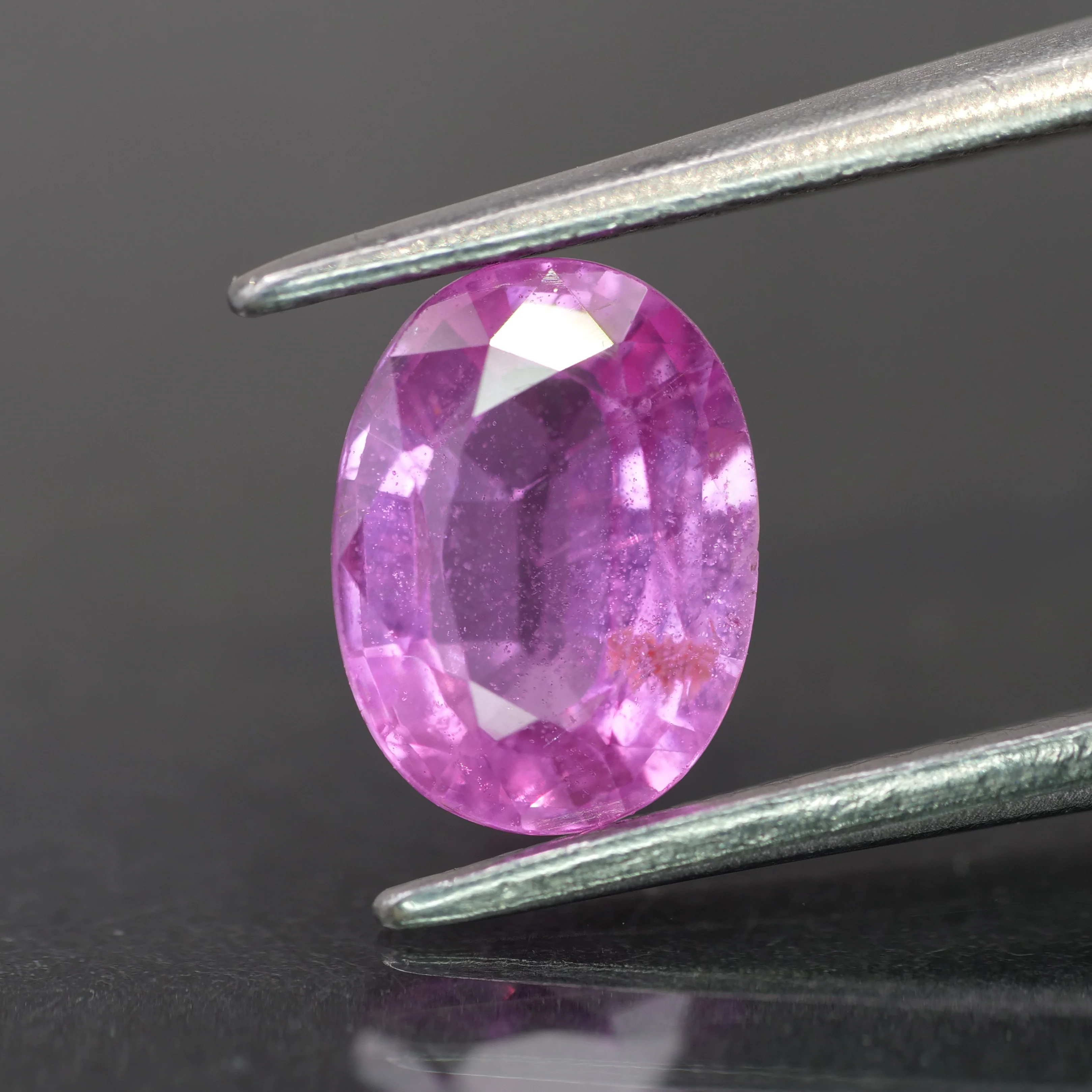 Sapphire | natural, pink color, oval-cut, 7.5x5.5mm, 1.4ct