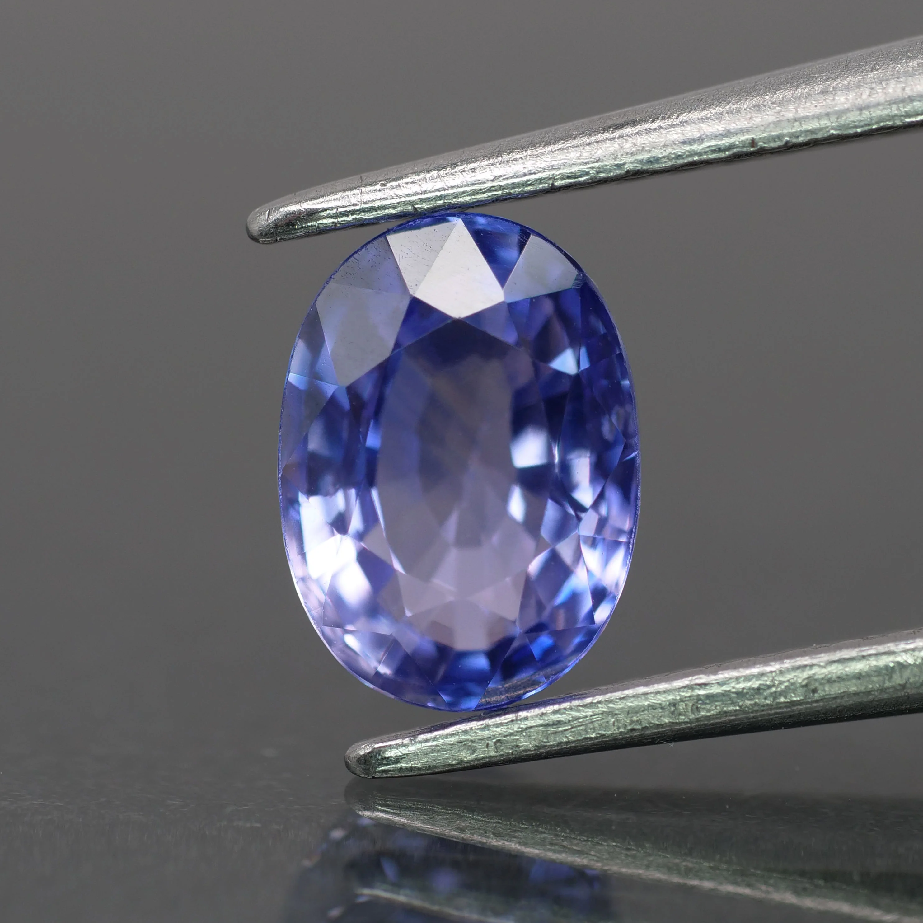 Sapphire | natural, purple color, oval-cut, *7x5mm, 1.5ct